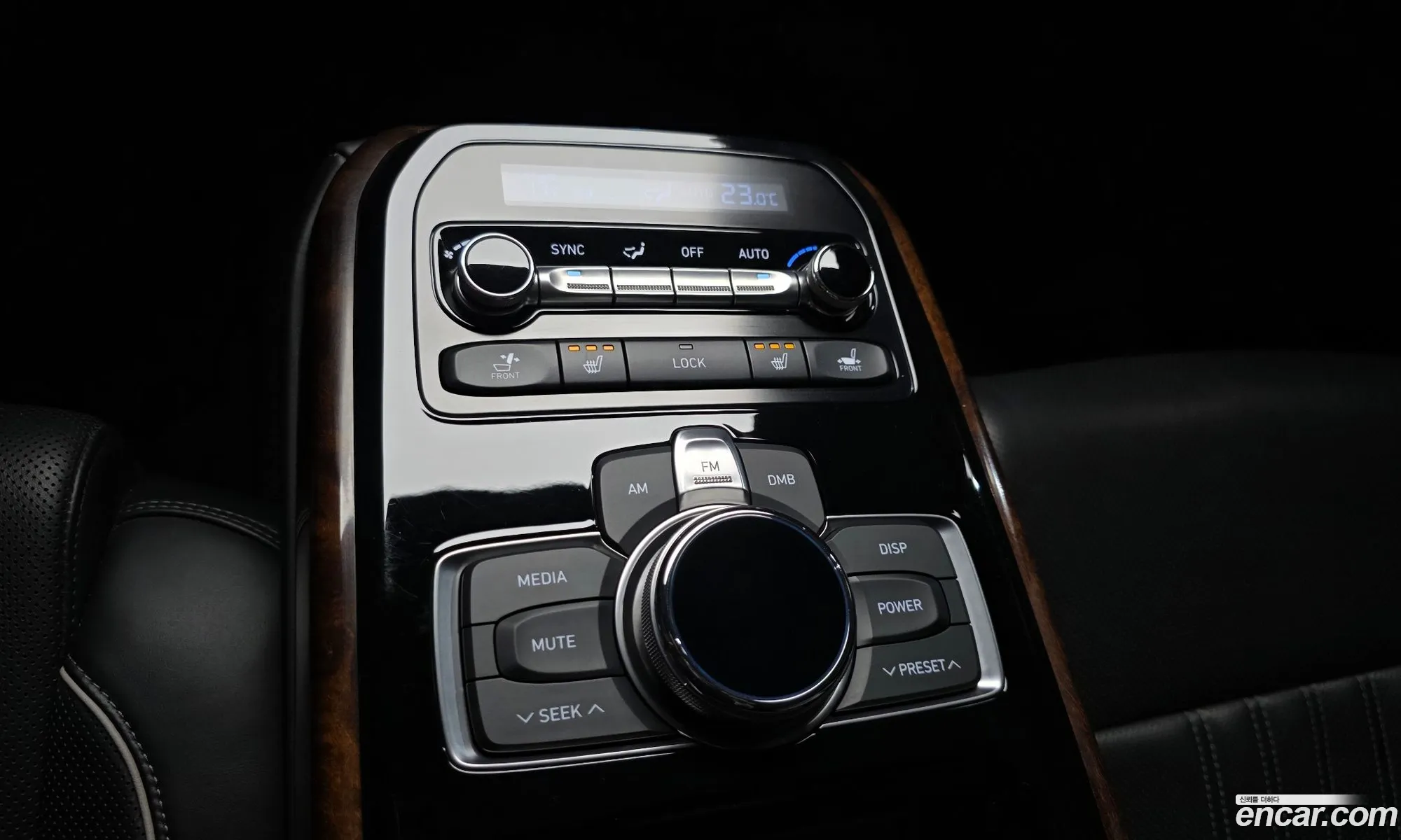 Genesis EQ900 2016 — 23