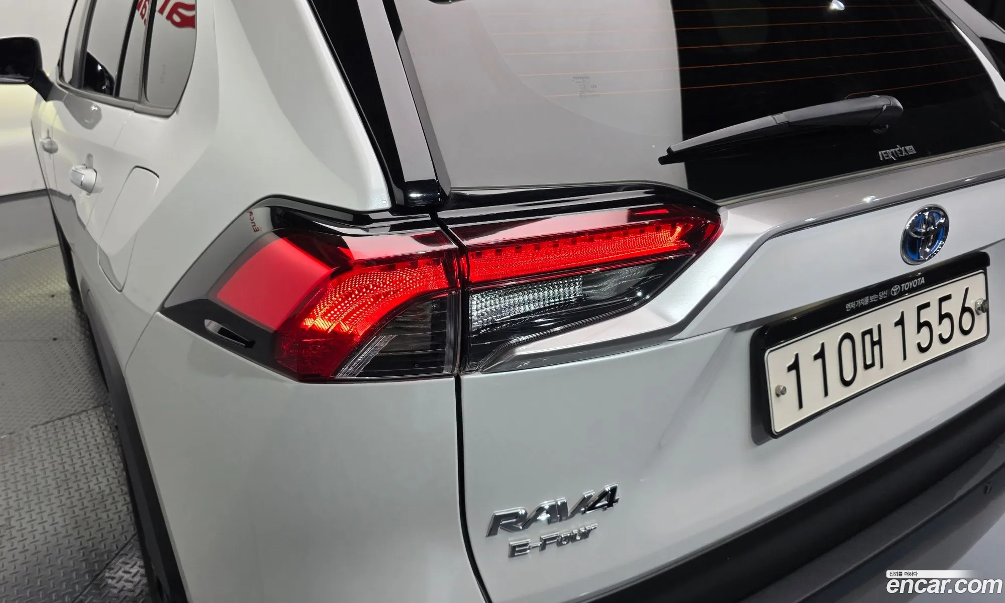 Toyota RAV4 2024 — 8