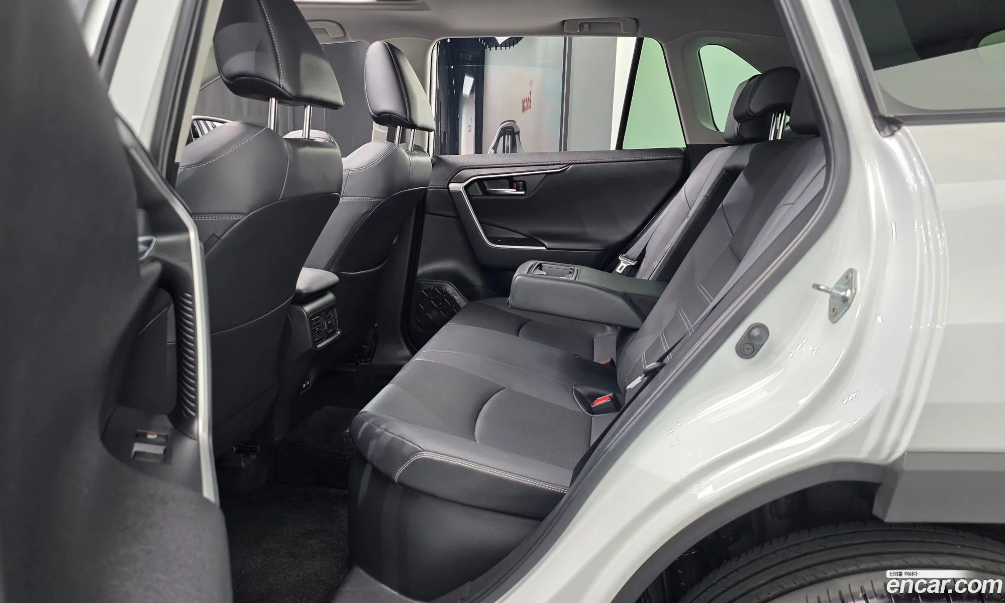 Toyota RAV4 2024 — 10
