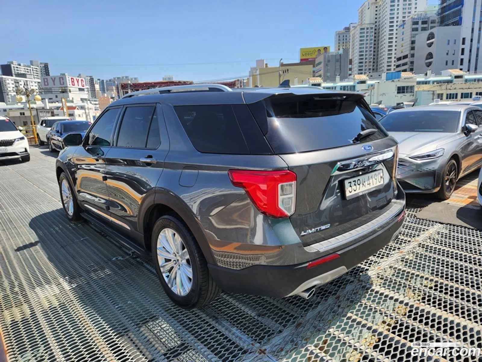 Ford Explorer 6th Gen 2020 — 3