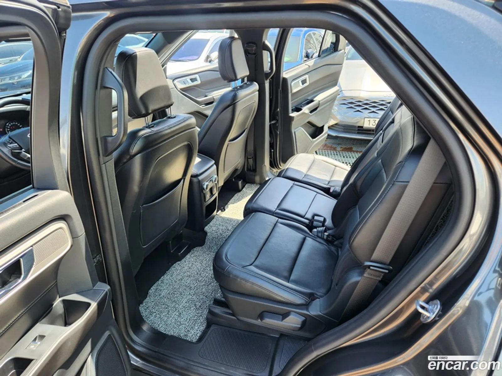 Ford Explorer 6th Gen 2020 — 7