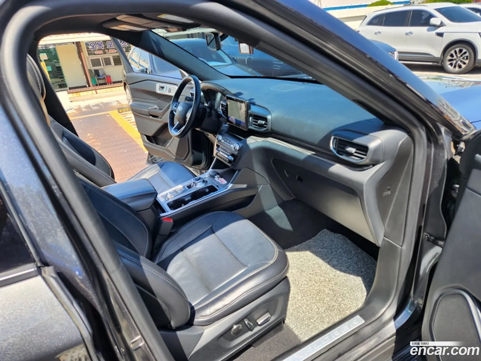 Ford Explorer 6th Gen 2020 — 4
