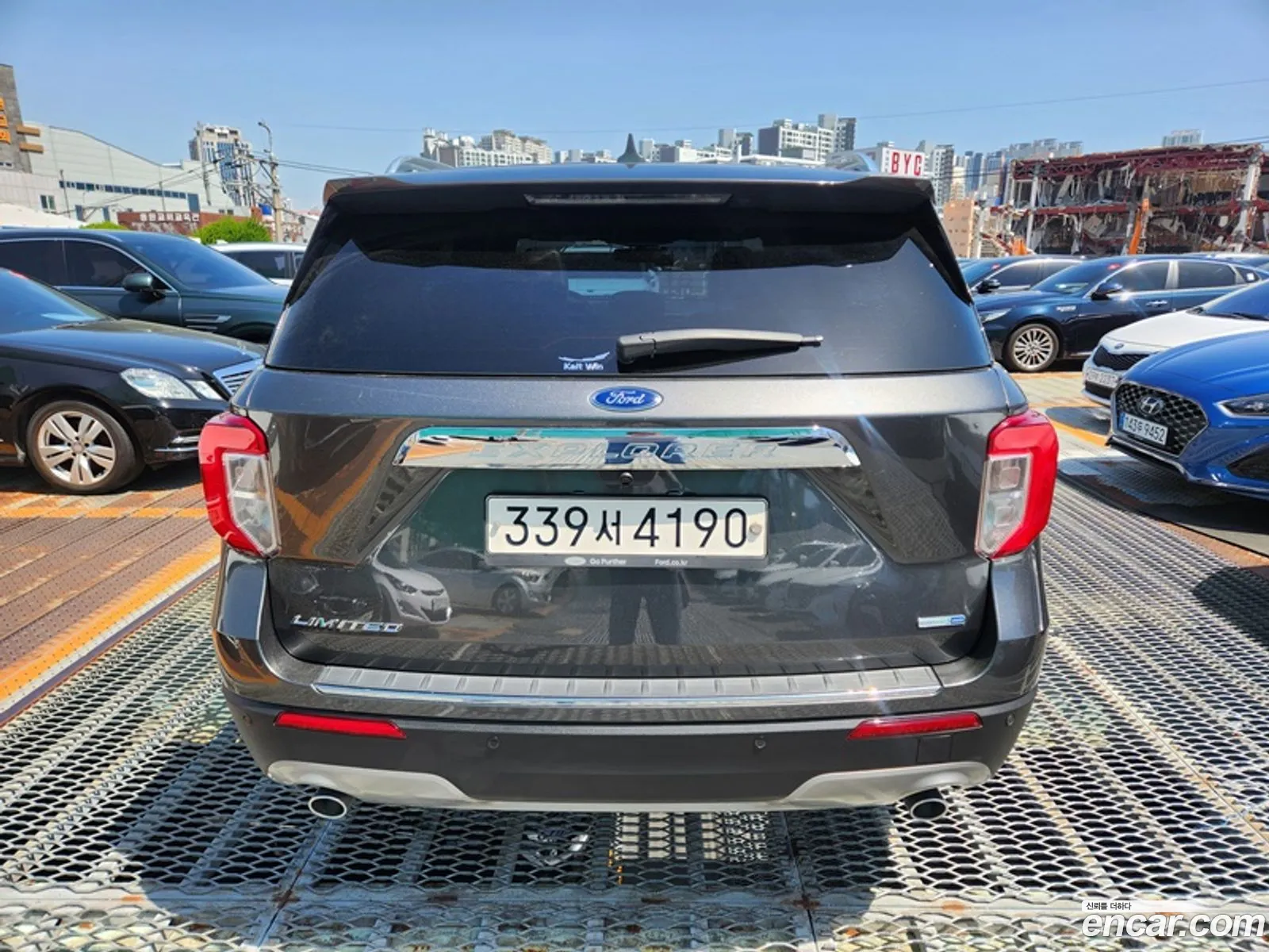 Ford Explorer 6th Gen 2020 — 2