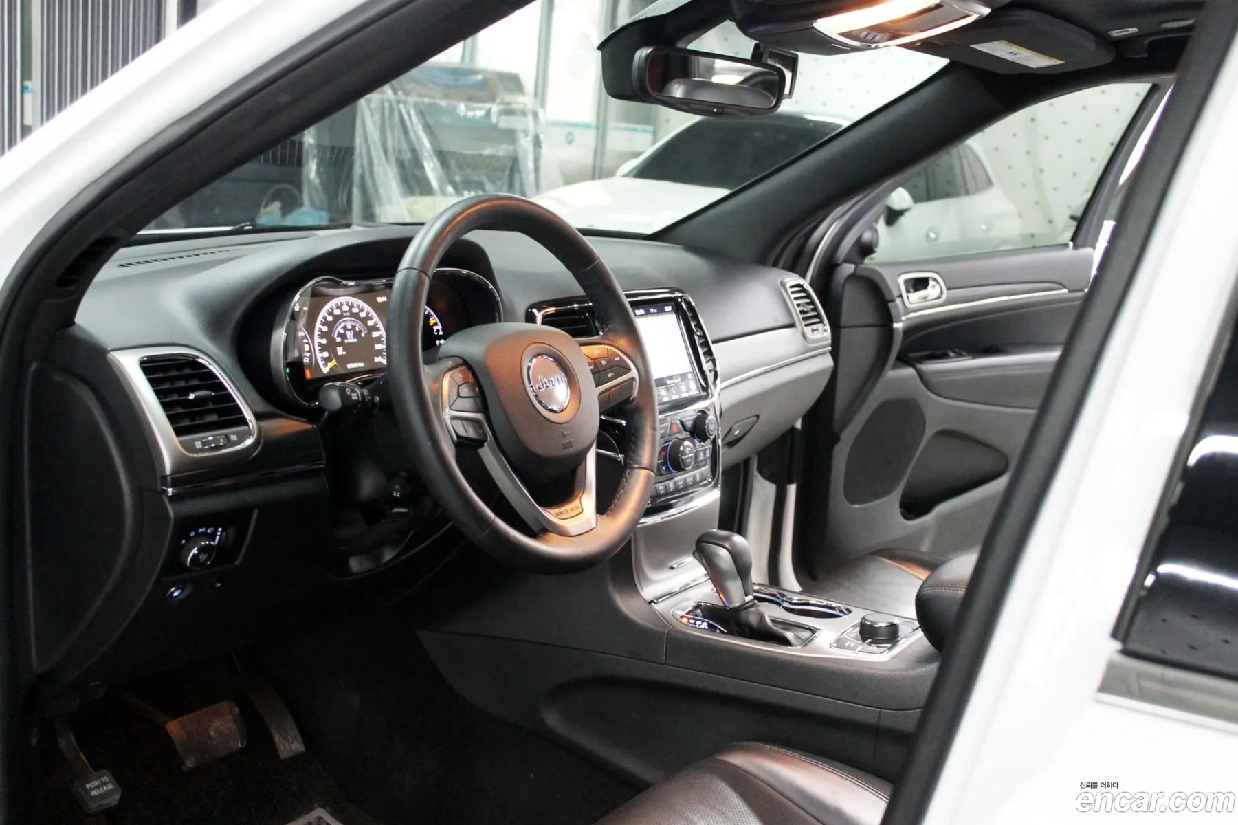 Jeep Grand Cherokee 2019 — 18