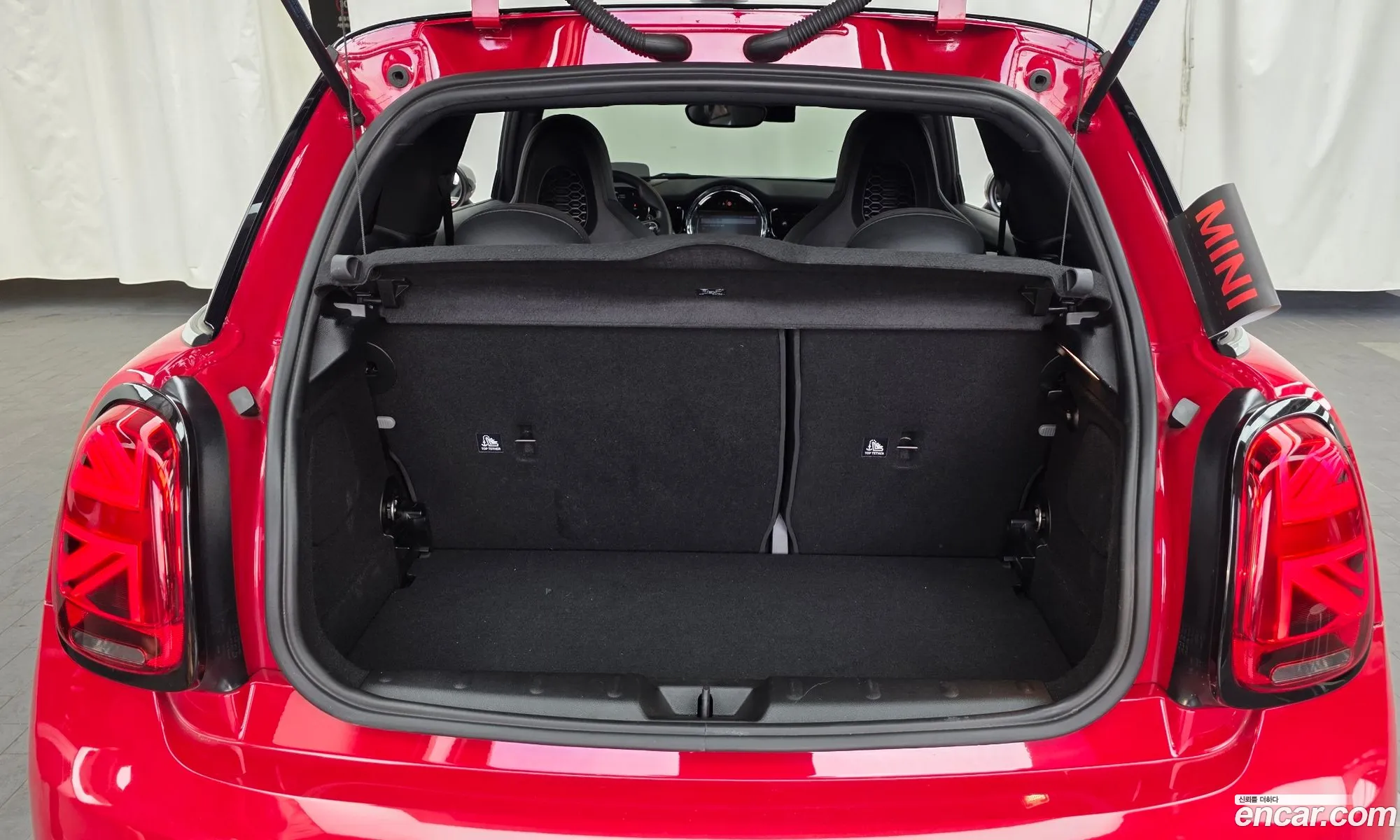 Mini Cooper S 2023 WMW81DH0XP2T23902 — 10