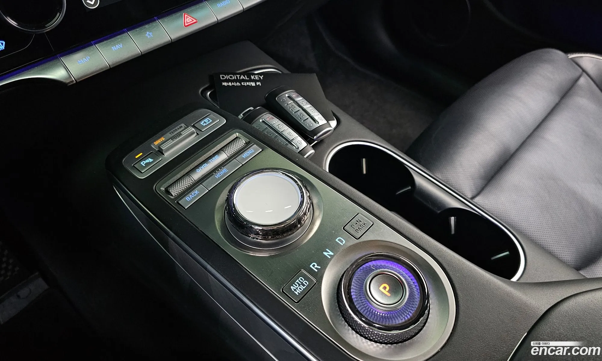 Genesis Electrified GV70 2022 — 21