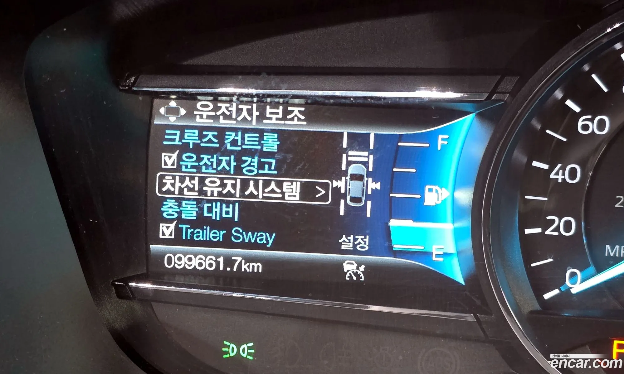 Ford Explorer 2018 1FM5K8F88JGA09884 — 29