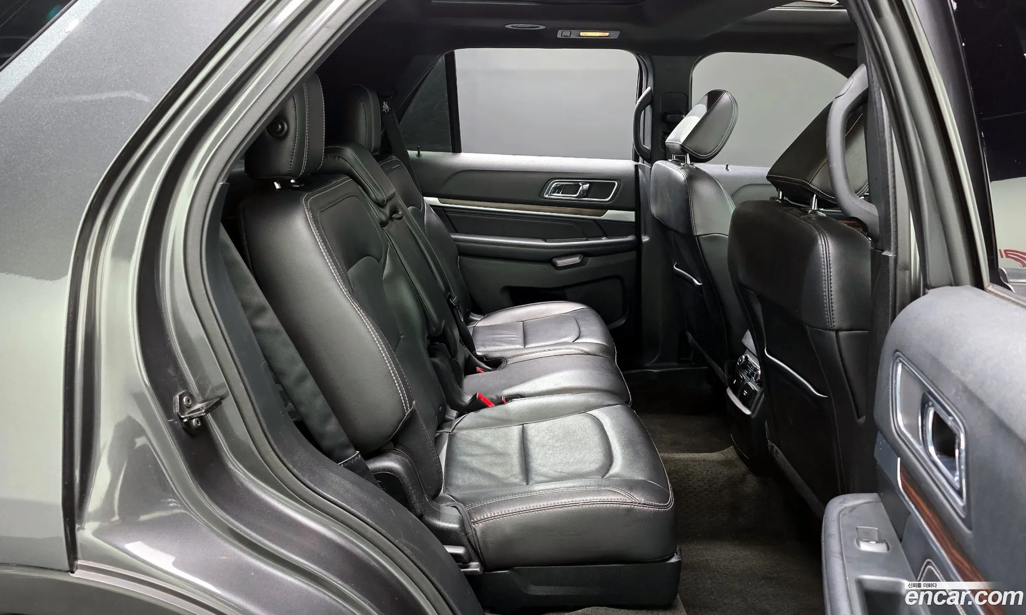 Ford Explorer 2018 1FM5K8F88JGA09884 — 28