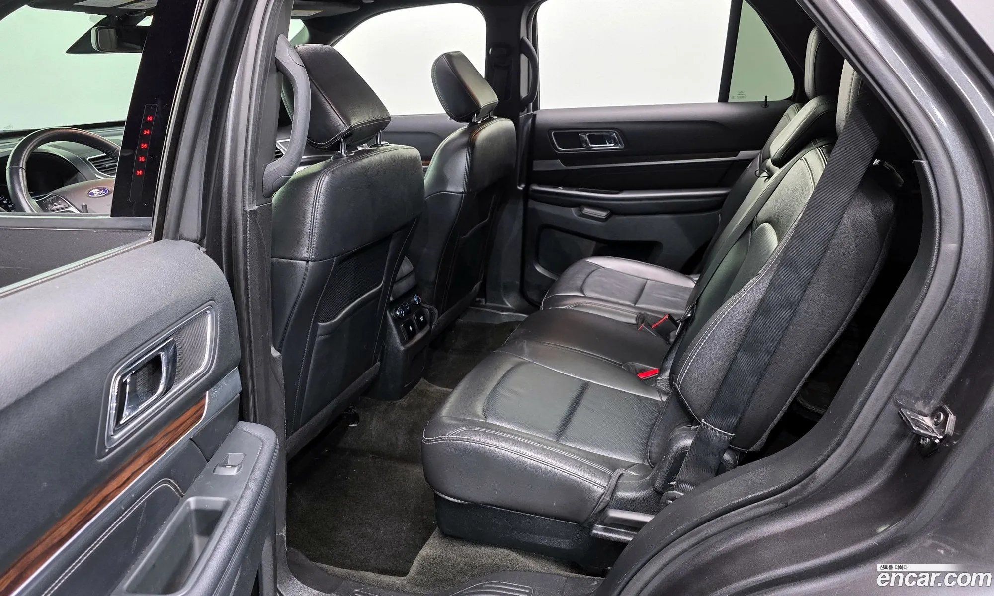 Ford Explorer 2018 1FM5K8F88JGA09884 — 34