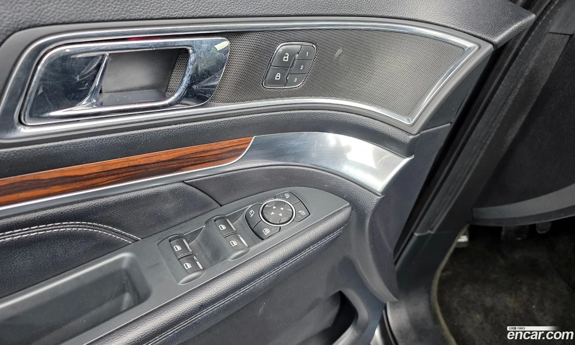 Ford Explorer 2018 1FM5K8F88JGA09884 — 10