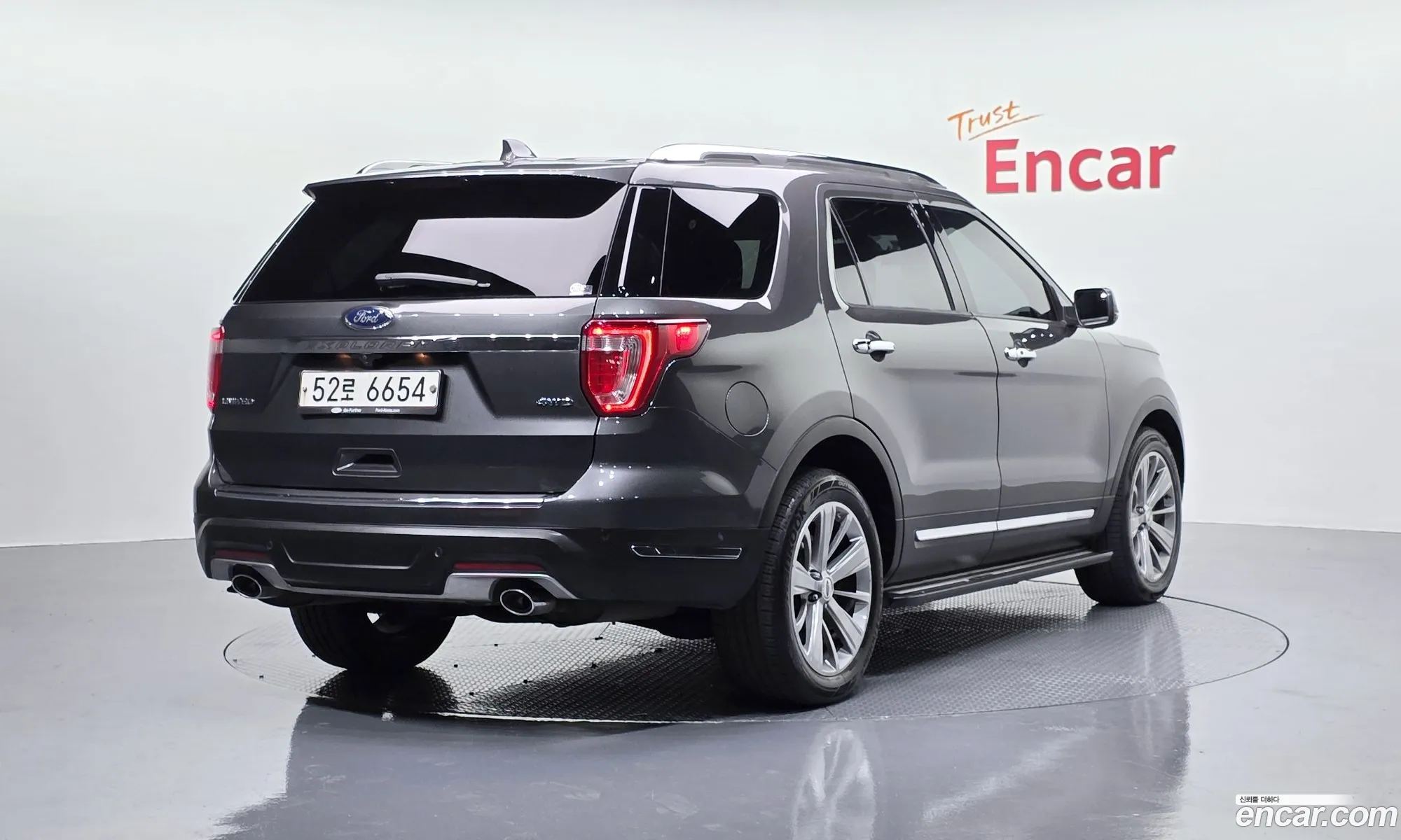 Ford Explorer 2018 1FM5K8F88JGA09884 — 4