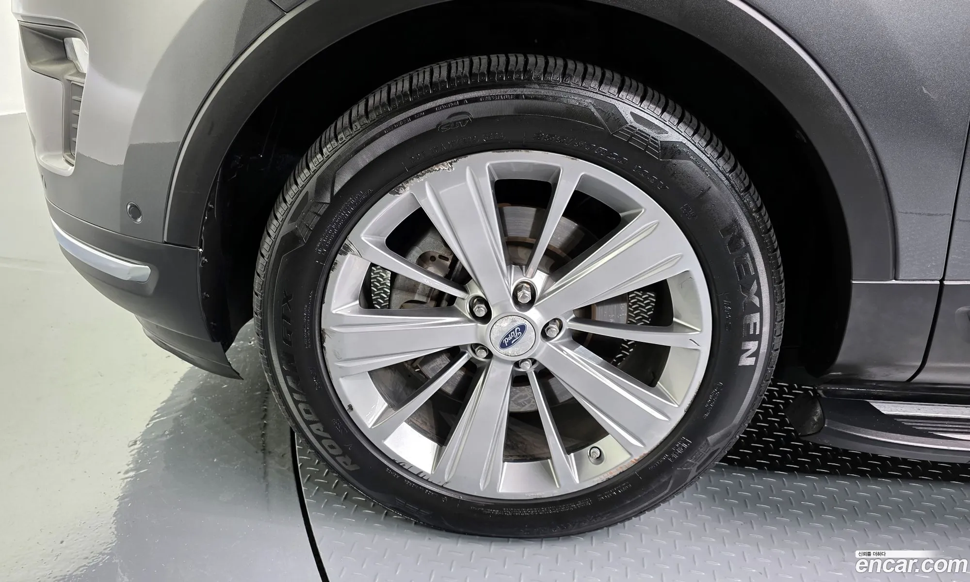 Ford Explorer 2018 1FM5K8F88JGA09884 — 23