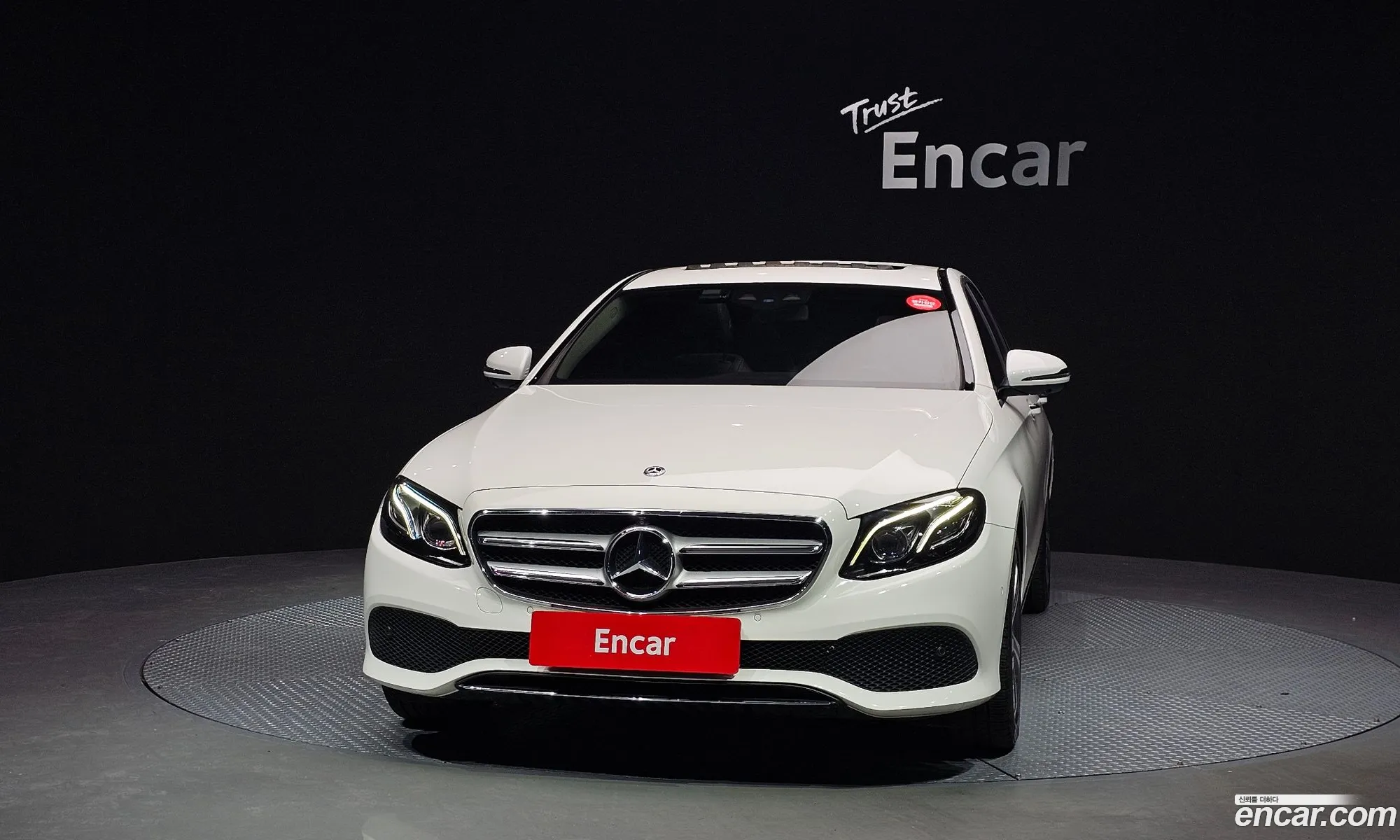 Mercedes-Benz E-Class W213 2018 WDDZF4KB3JA381405 — 18