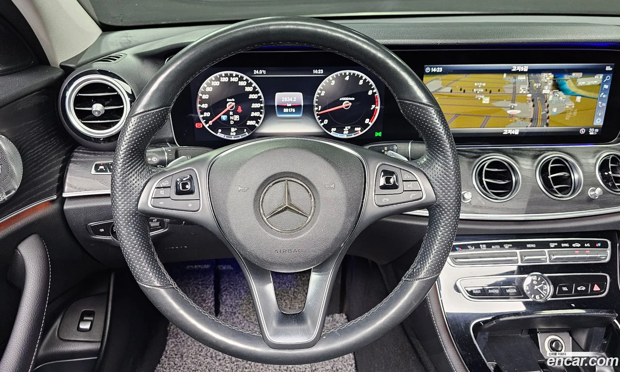 Mercedes-Benz E-Class W213 2018 WDDZF4KB3JA381405 — 6