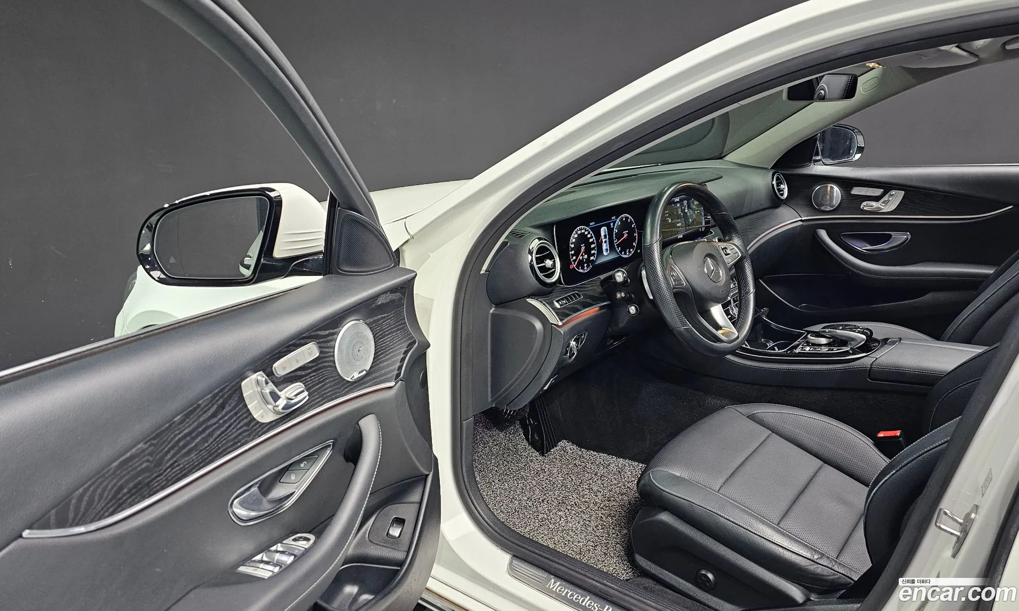 Mercedes-Benz E-Class W213 2018 WDDZF4KB3JA381405 — 3