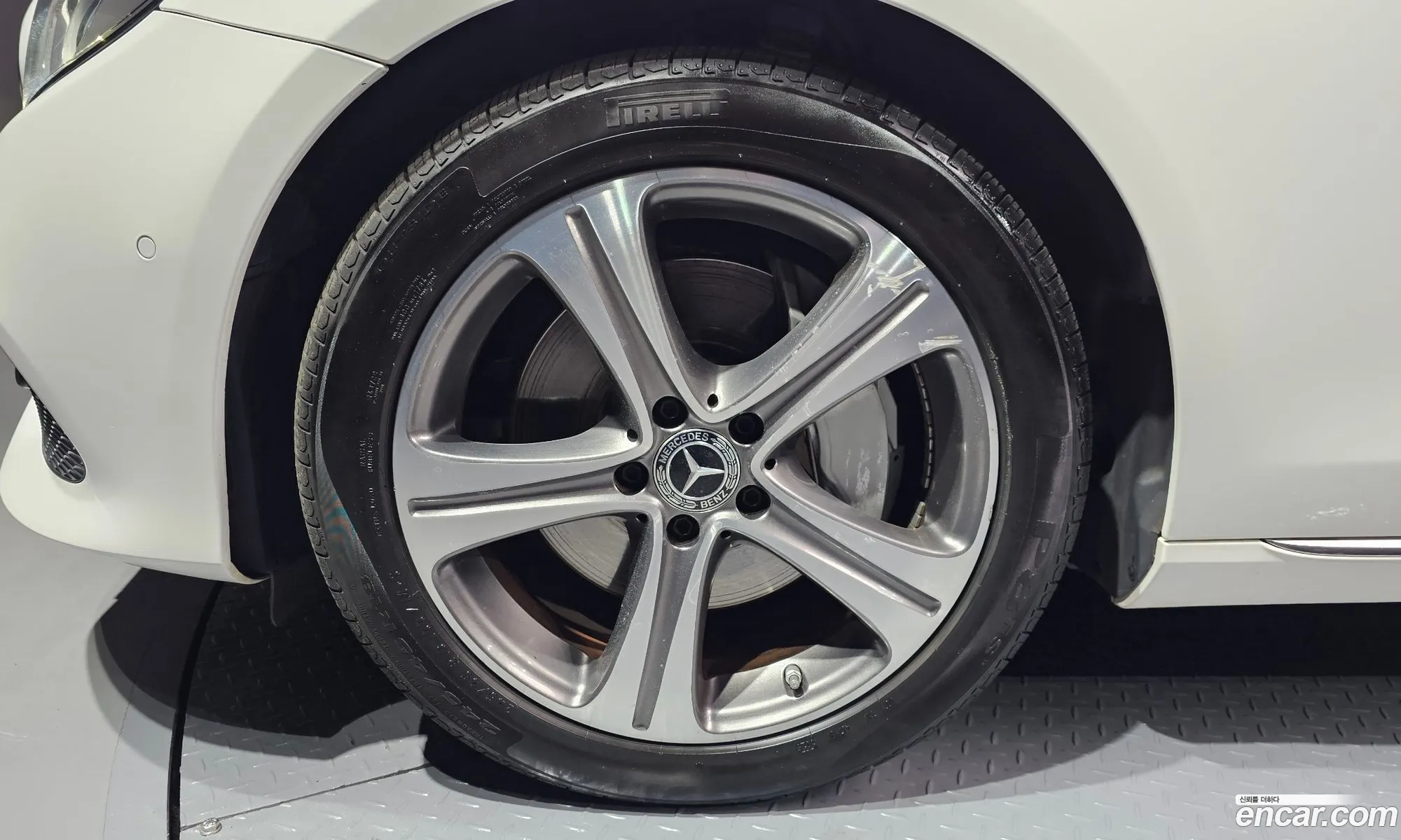 Mercedes-Benz E-Class W213 2018 WDDZF4KB3JA381405 — 10