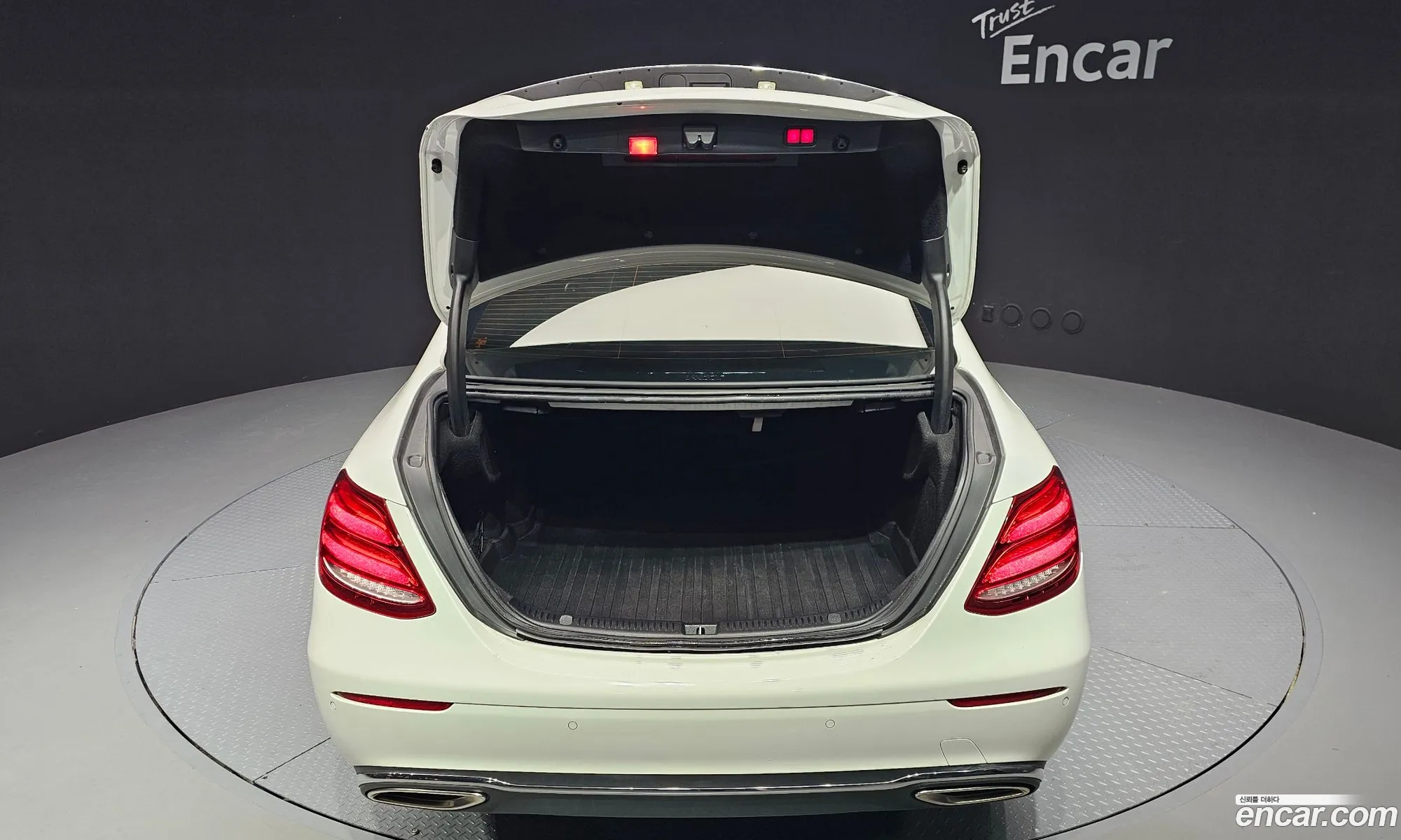 Mercedes-Benz E-Class W213 2018 WDDZF4KB3JA381405 — 19
