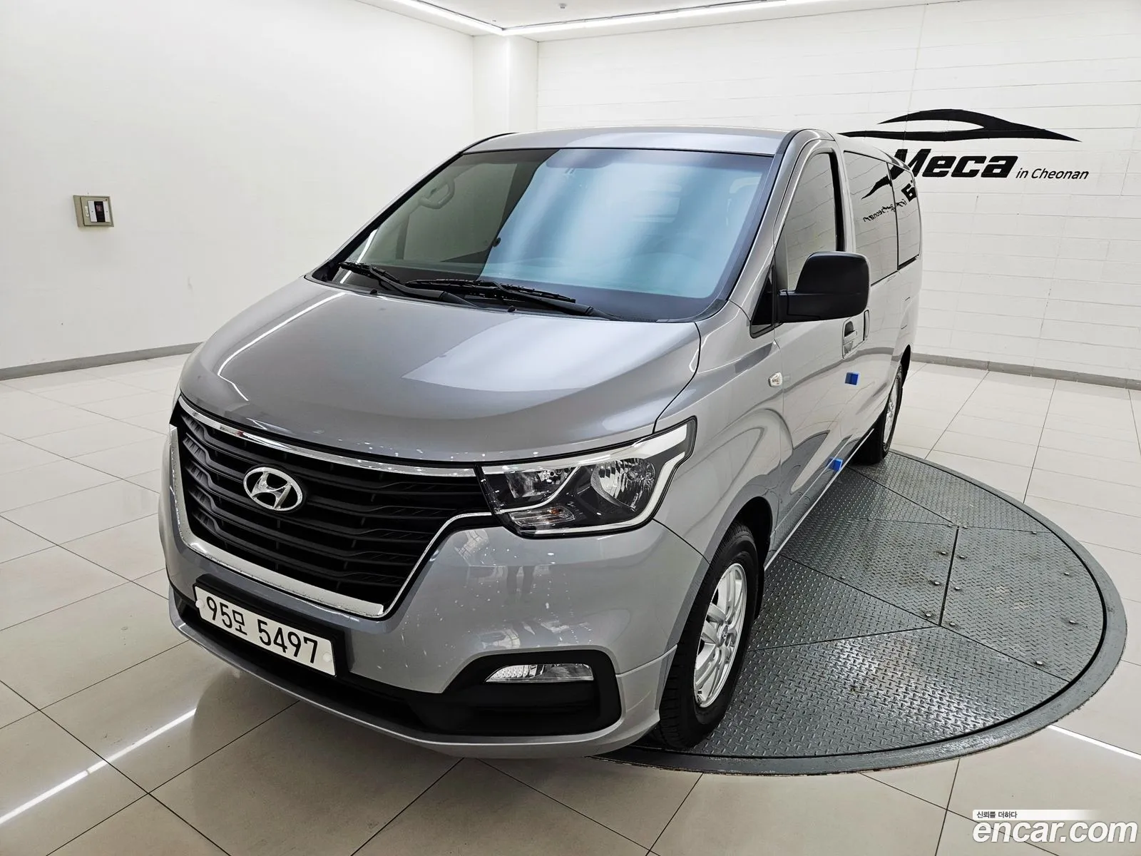 Hyundai Grand Starex 2021 — 18