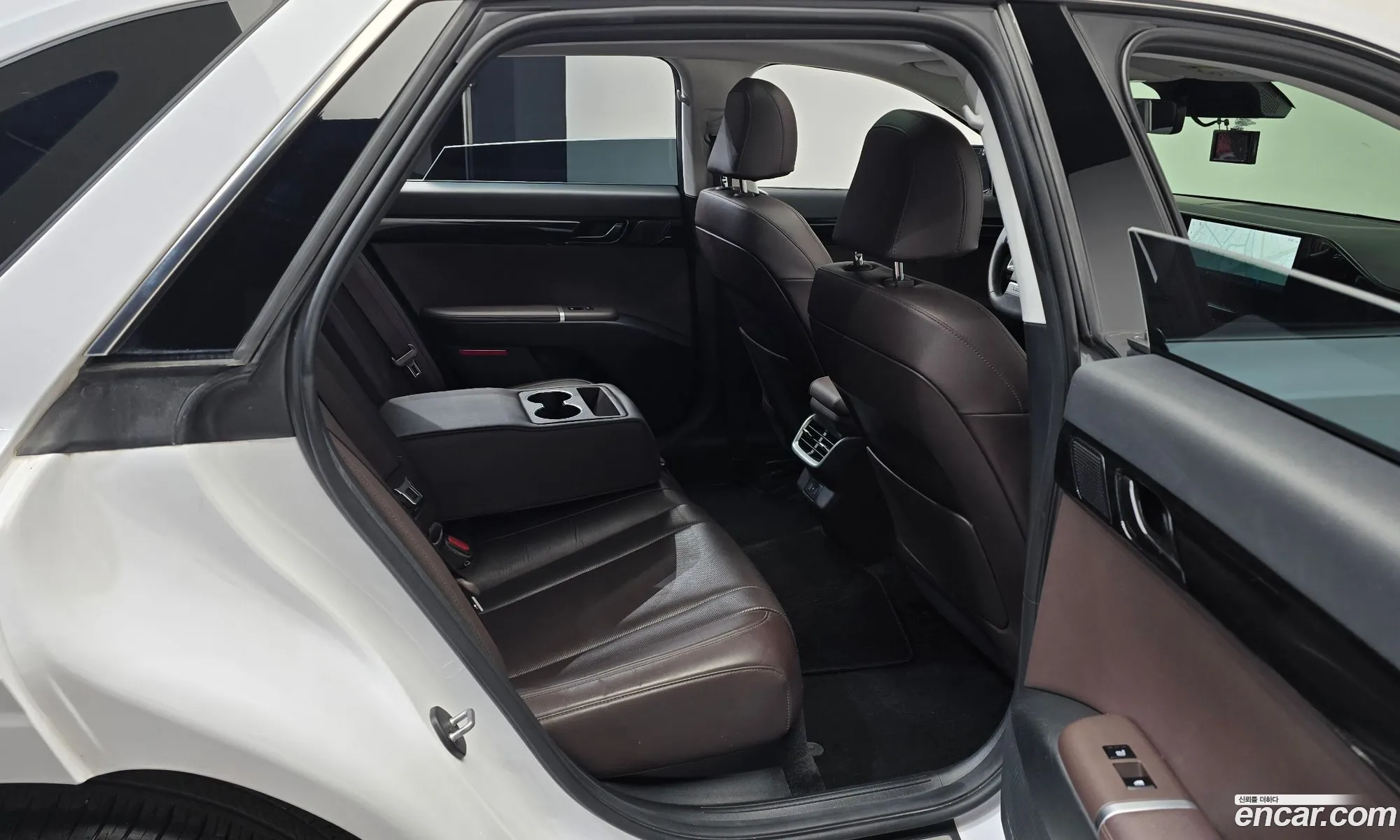 Hyundai Grandeur 2023 — 17