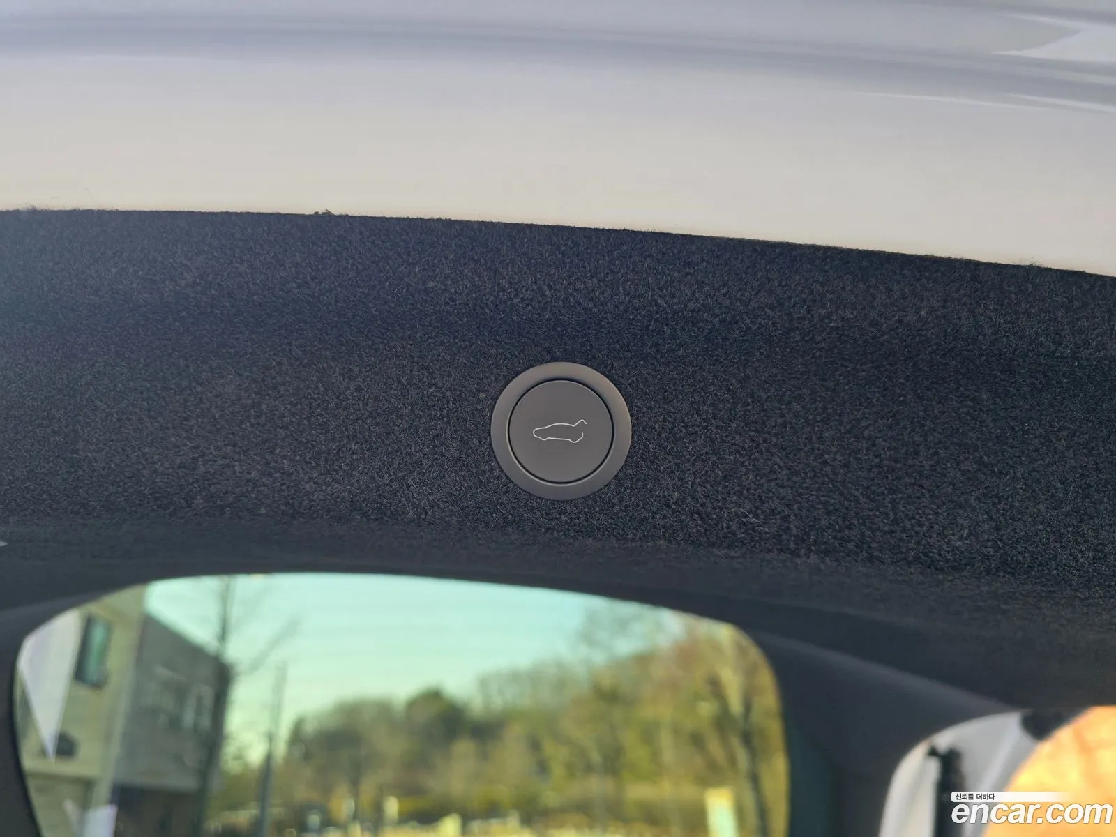 Tesla Model Y 2025 — 8