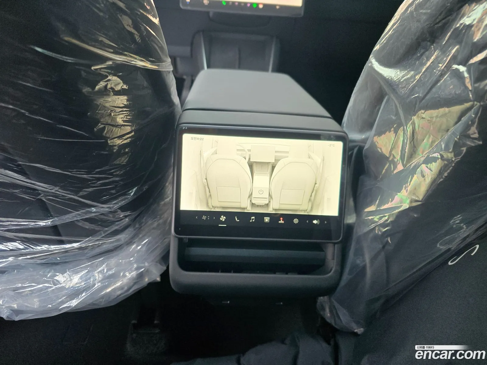 Tesla Model Y 2025 — 12
