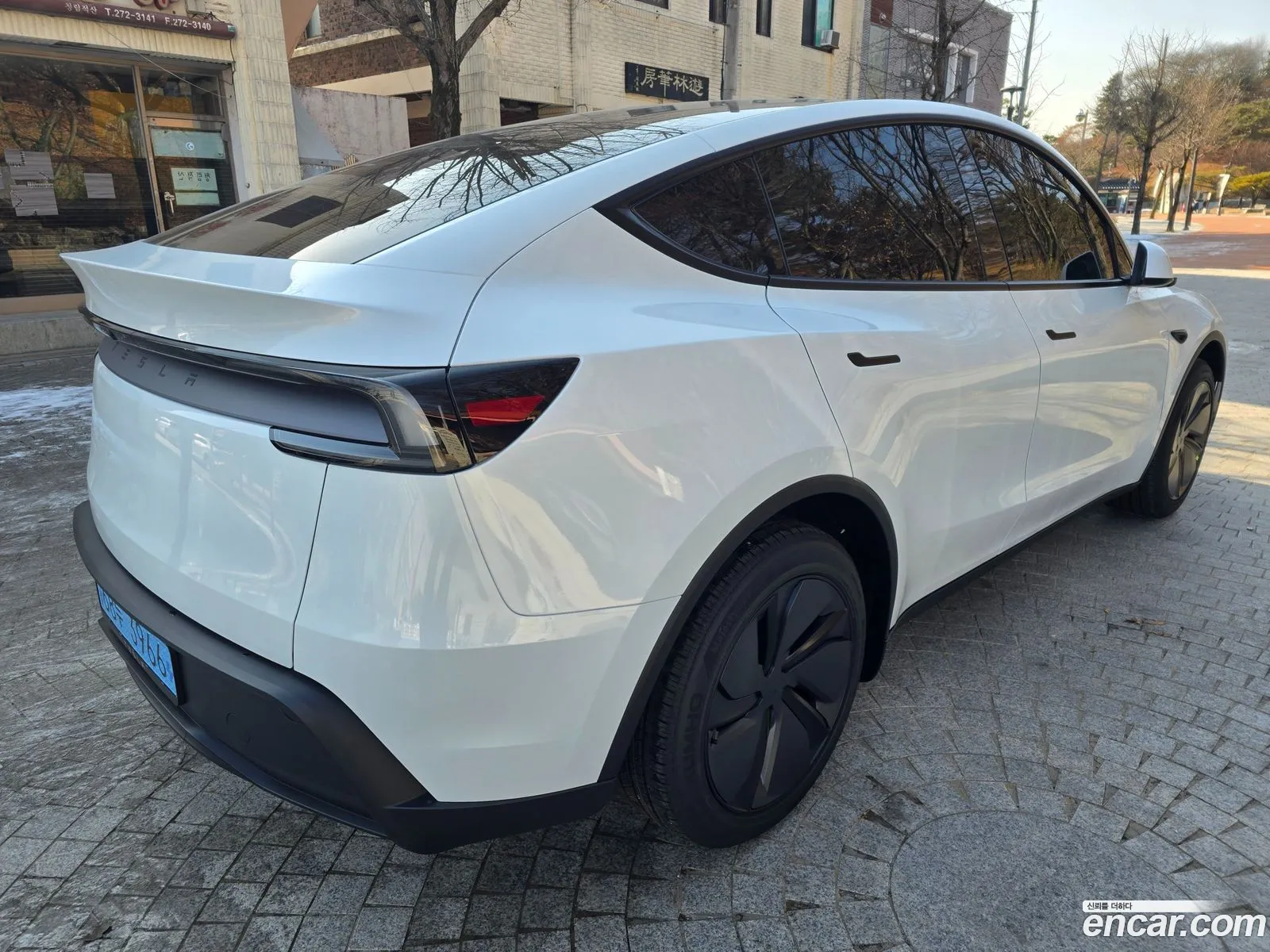 Tesla Model Y 2025 — 4