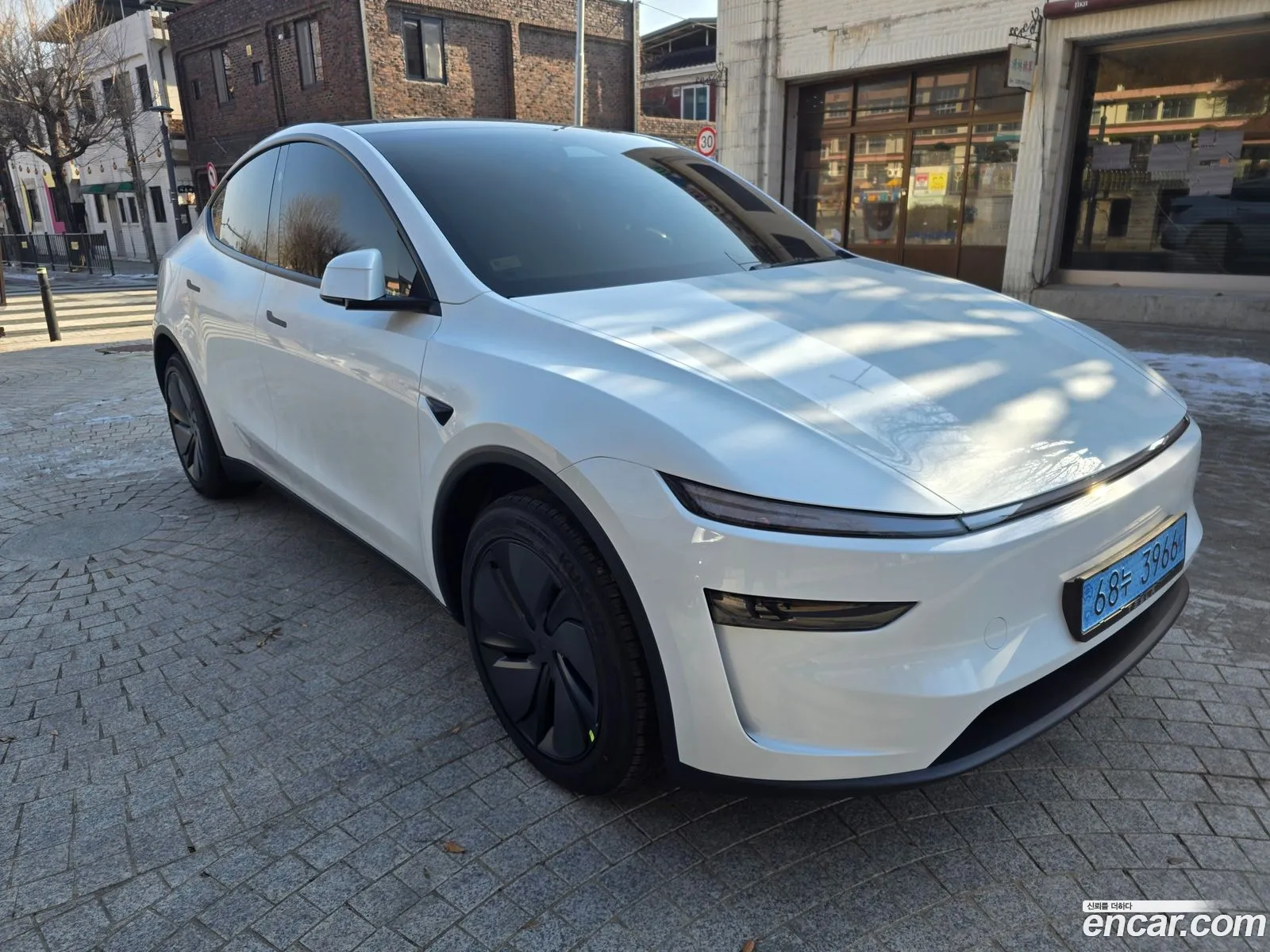 Tesla Model Y 2025 — 11