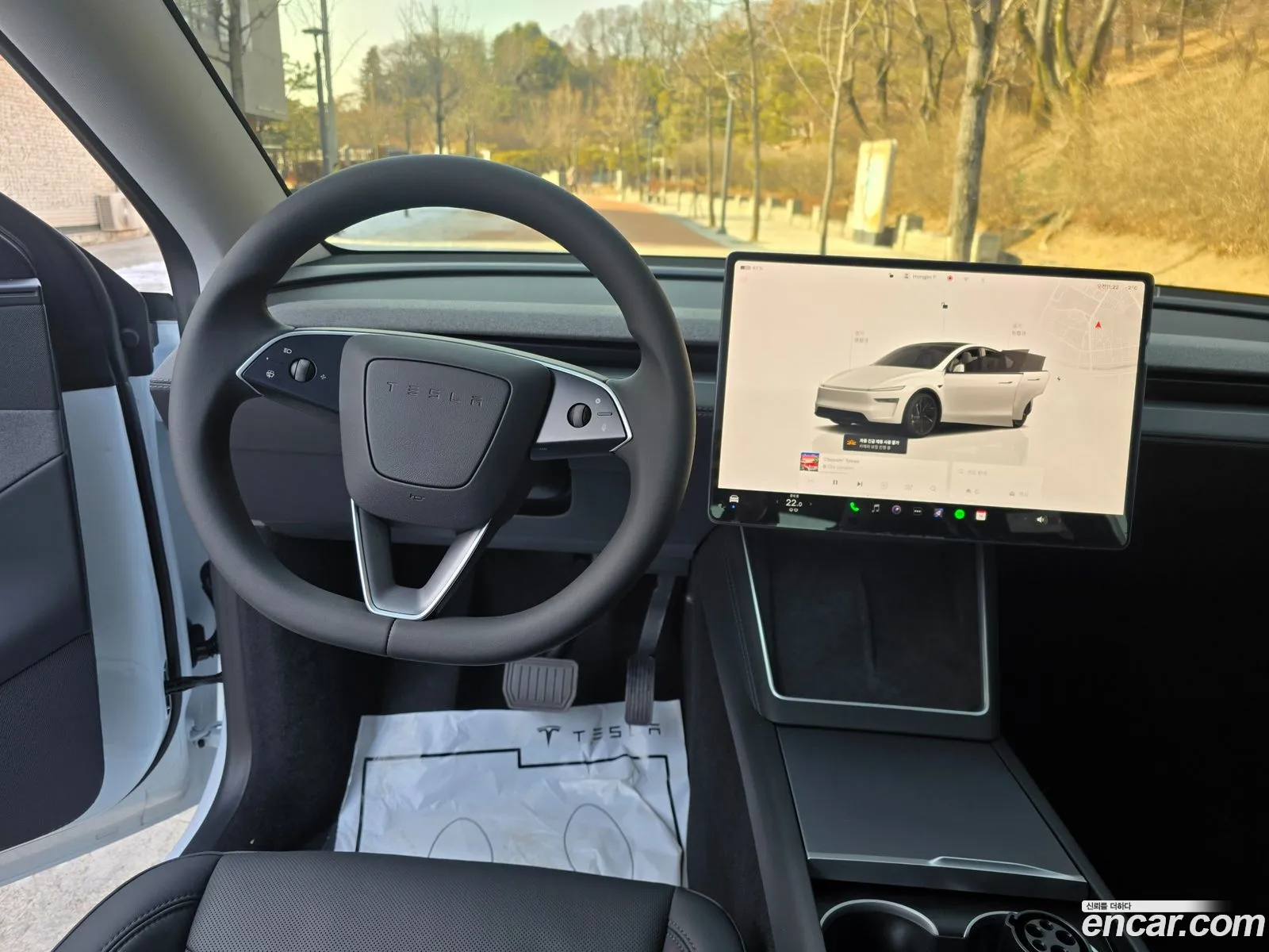 Tesla Model Y 2025 — 10