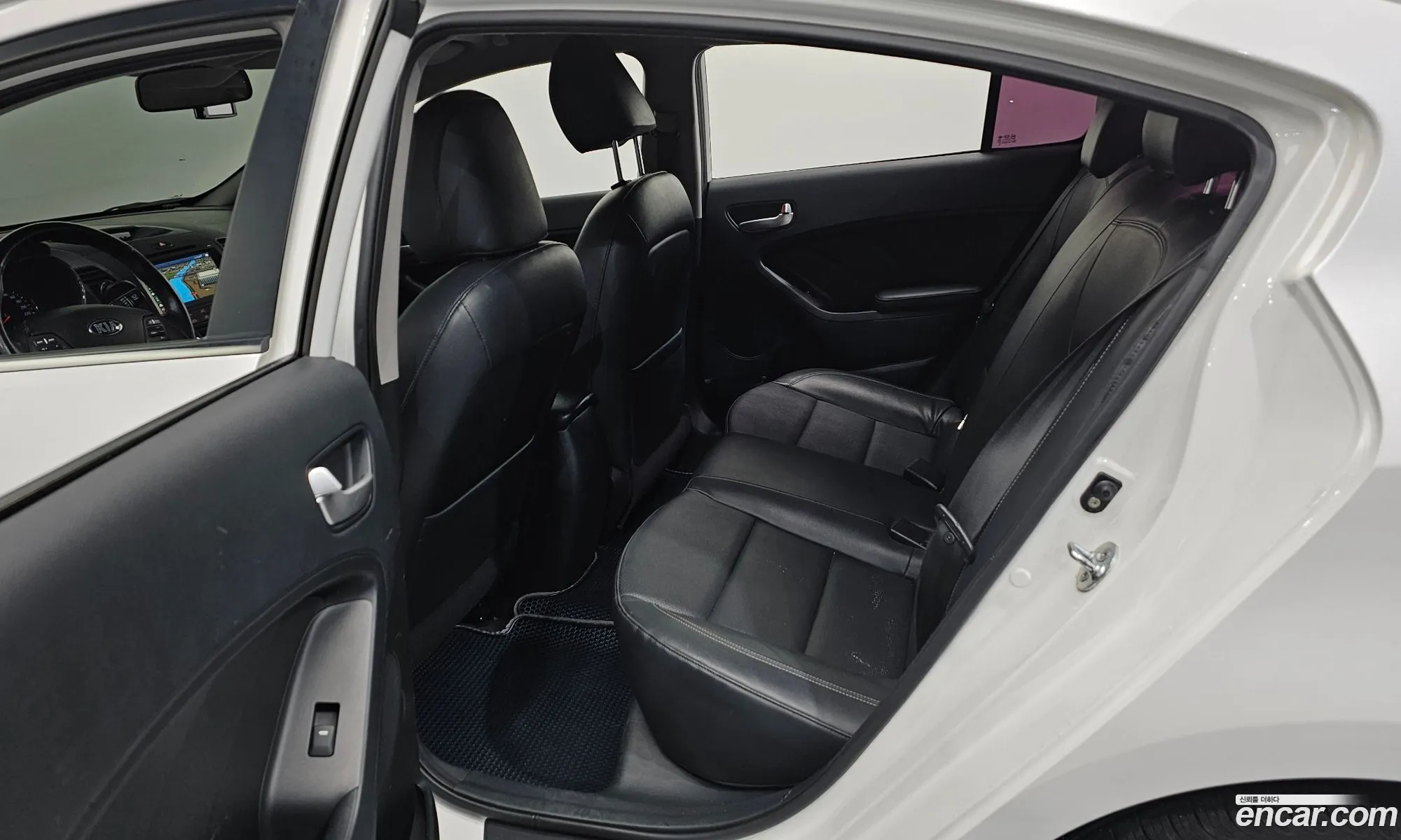 Kia K3 2015 — 10