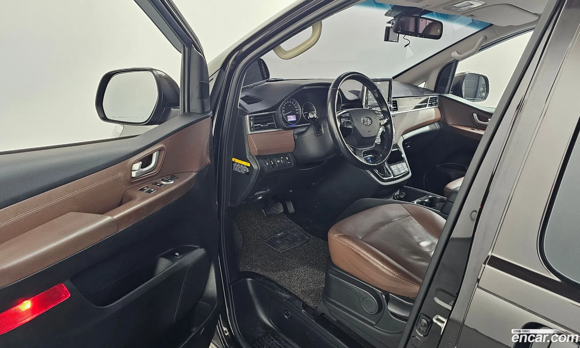 Hyundai Grand Starex 2018 — 17