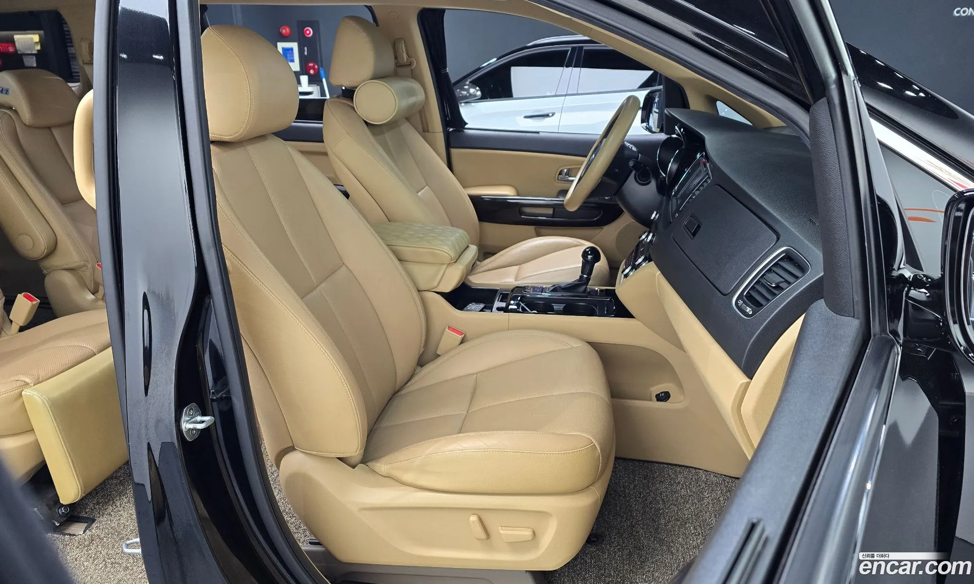 Kia Carnival 2015 — 7