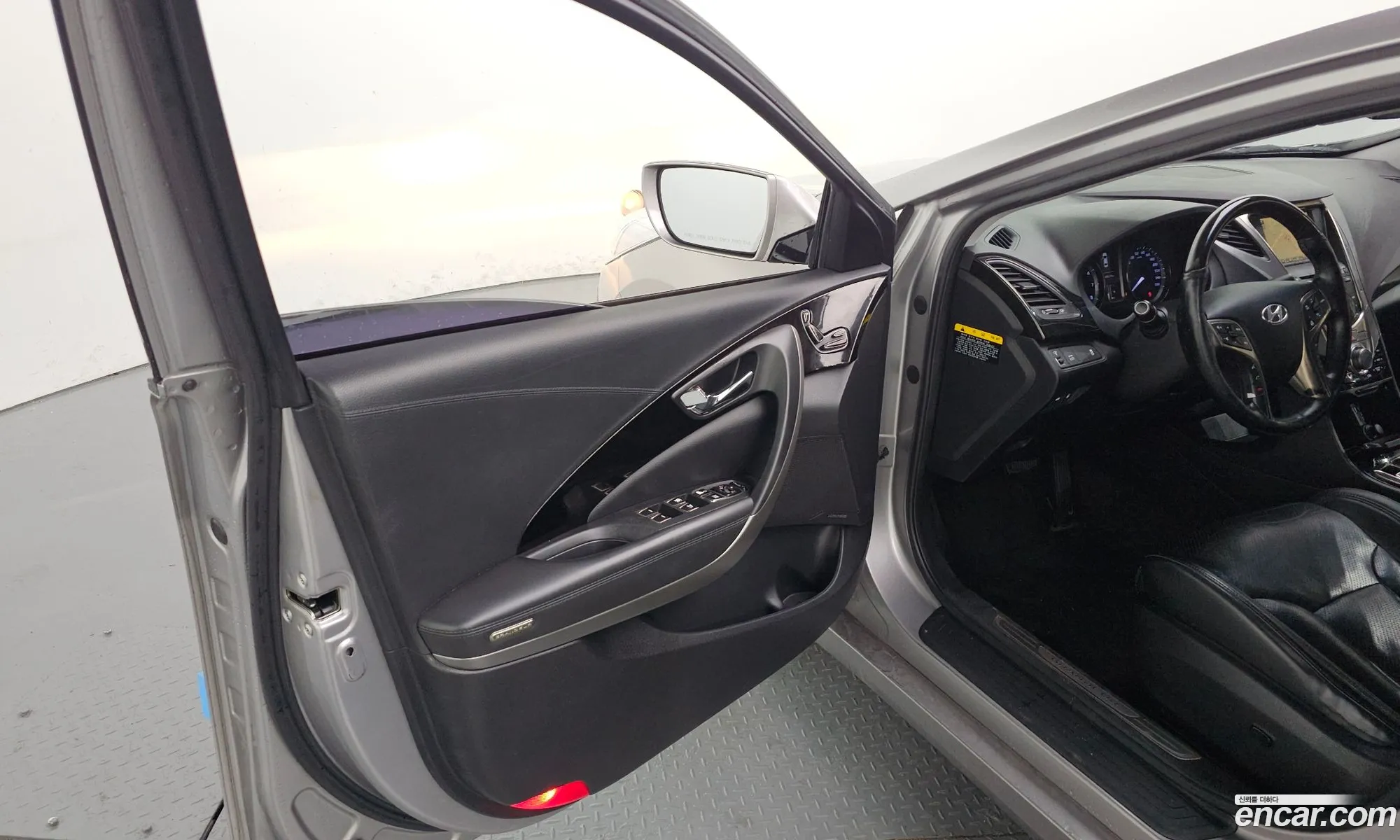 Hyundai Grandeur HG 2012 — 26