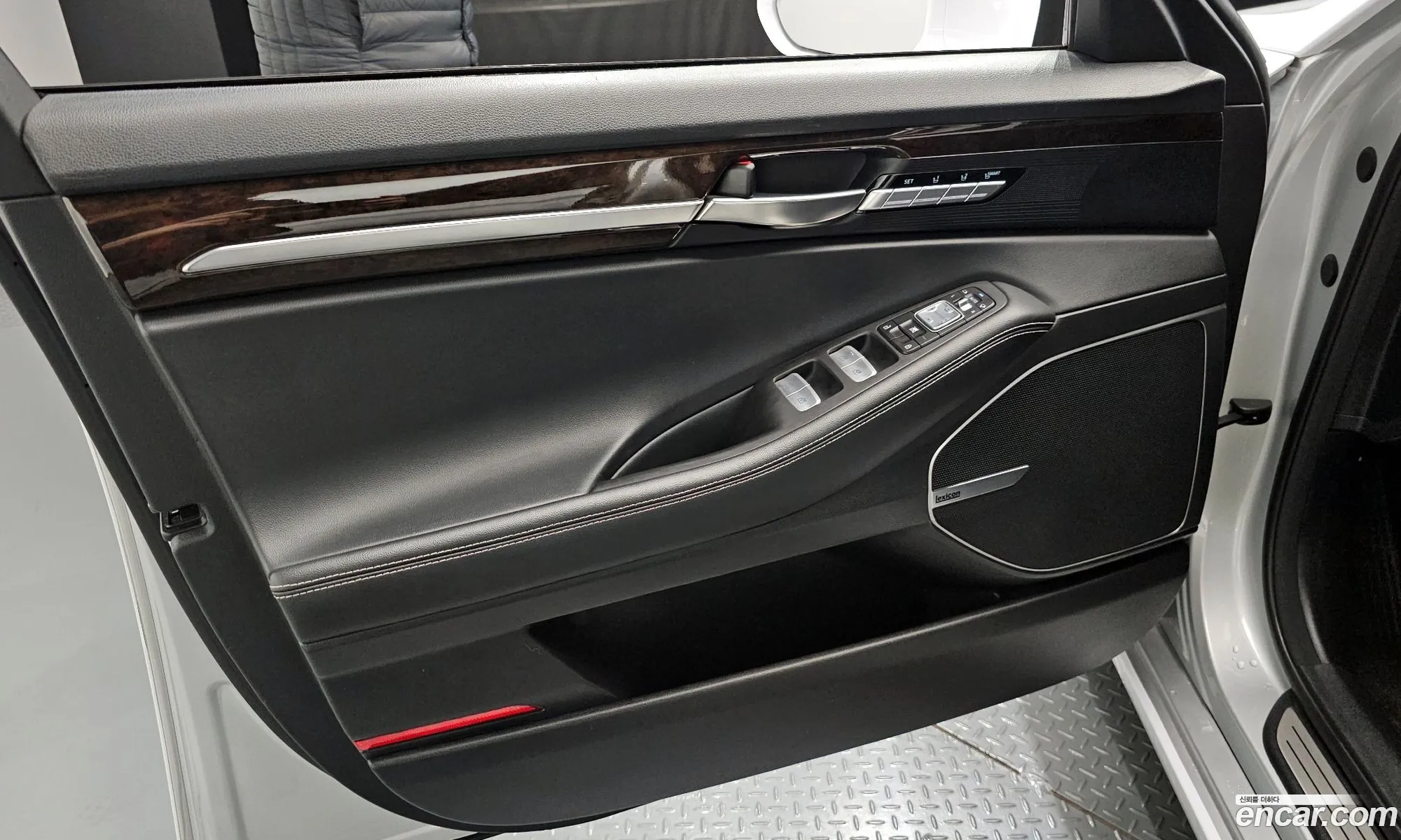 Genesis G90 2019 — 18