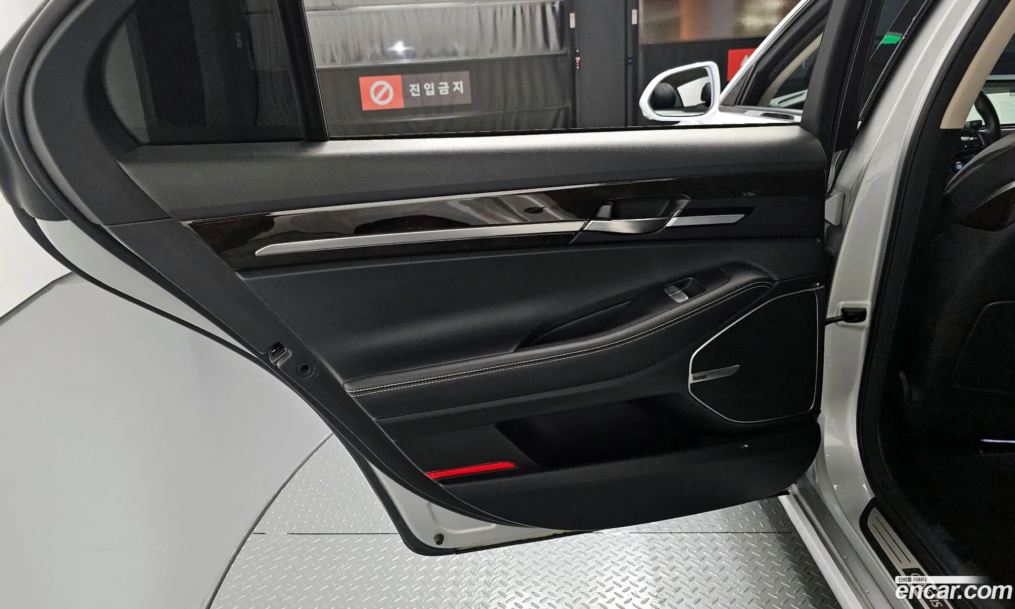 Genesis G90 2019 — 24