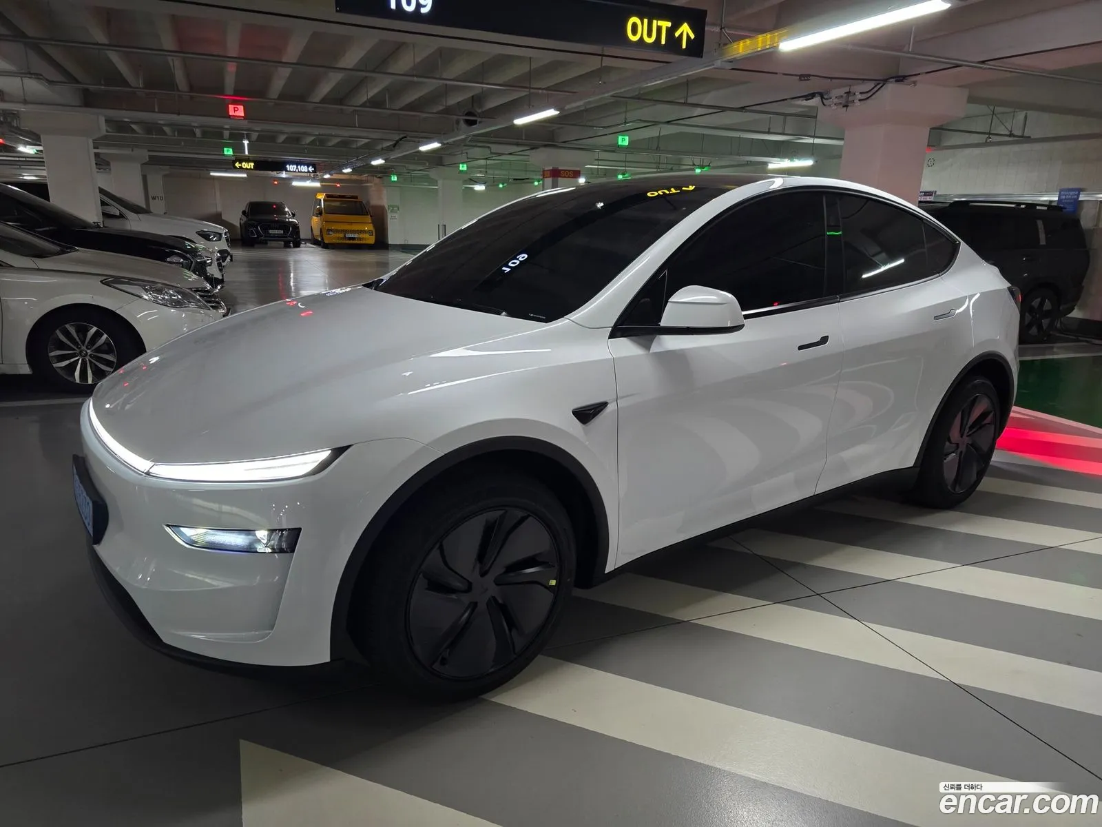 Tesla Model Y 2025 — 14