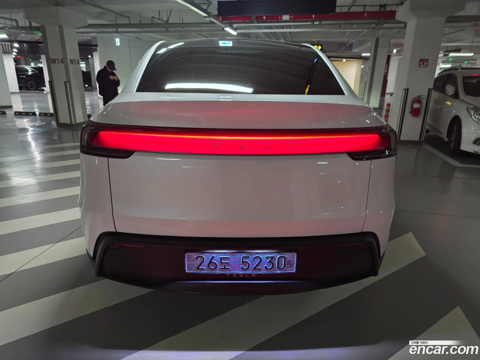 Tesla Model Y 2025 — 10