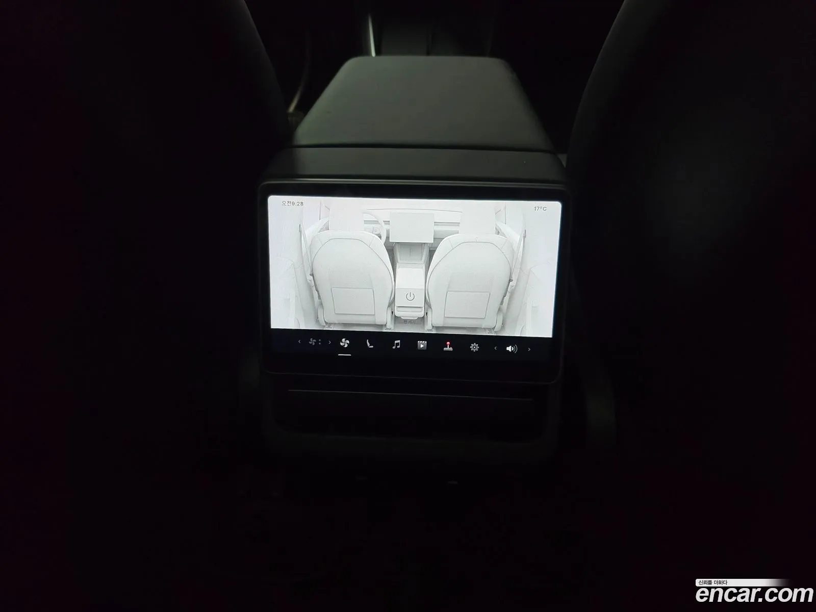 Tesla Model Y 2025 — 12