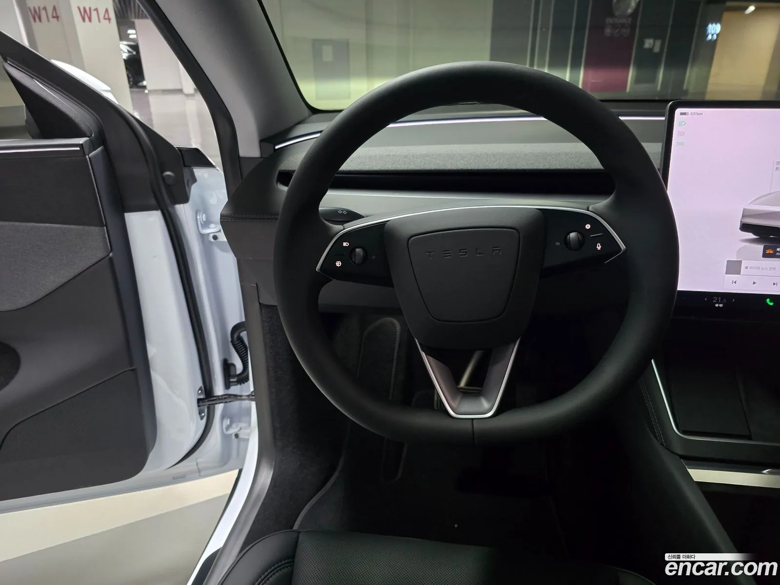 Tesla Model Y 2025 — 4