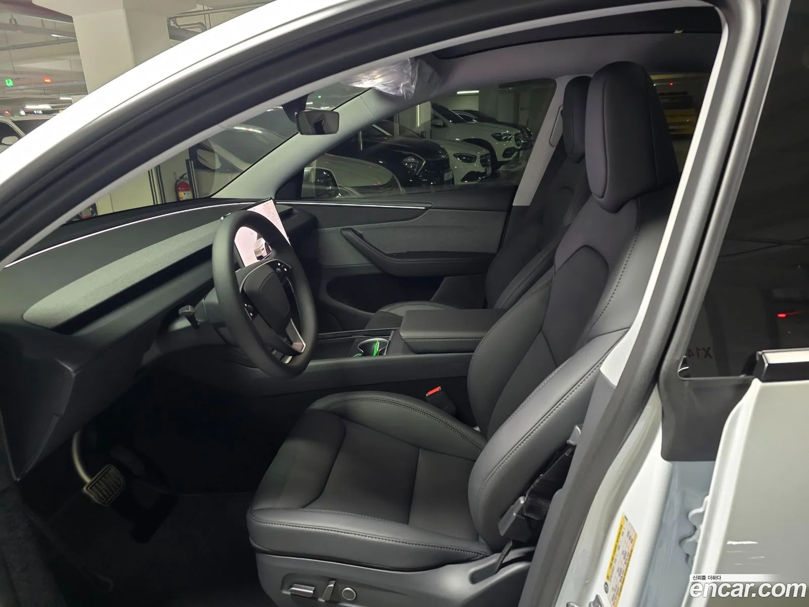 Tesla Model Y 2025 — 3