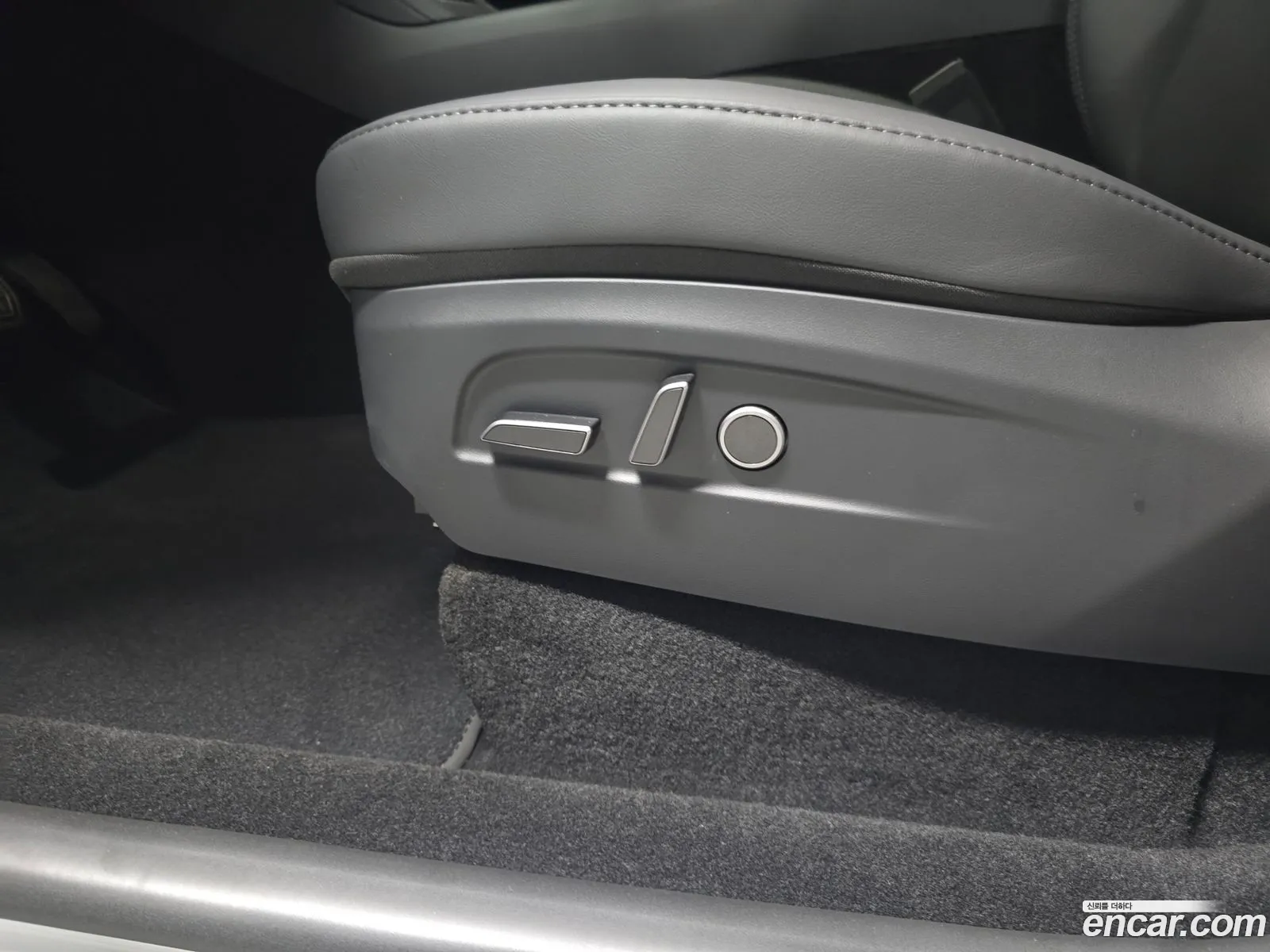 Tesla Model Y 2025 — 2