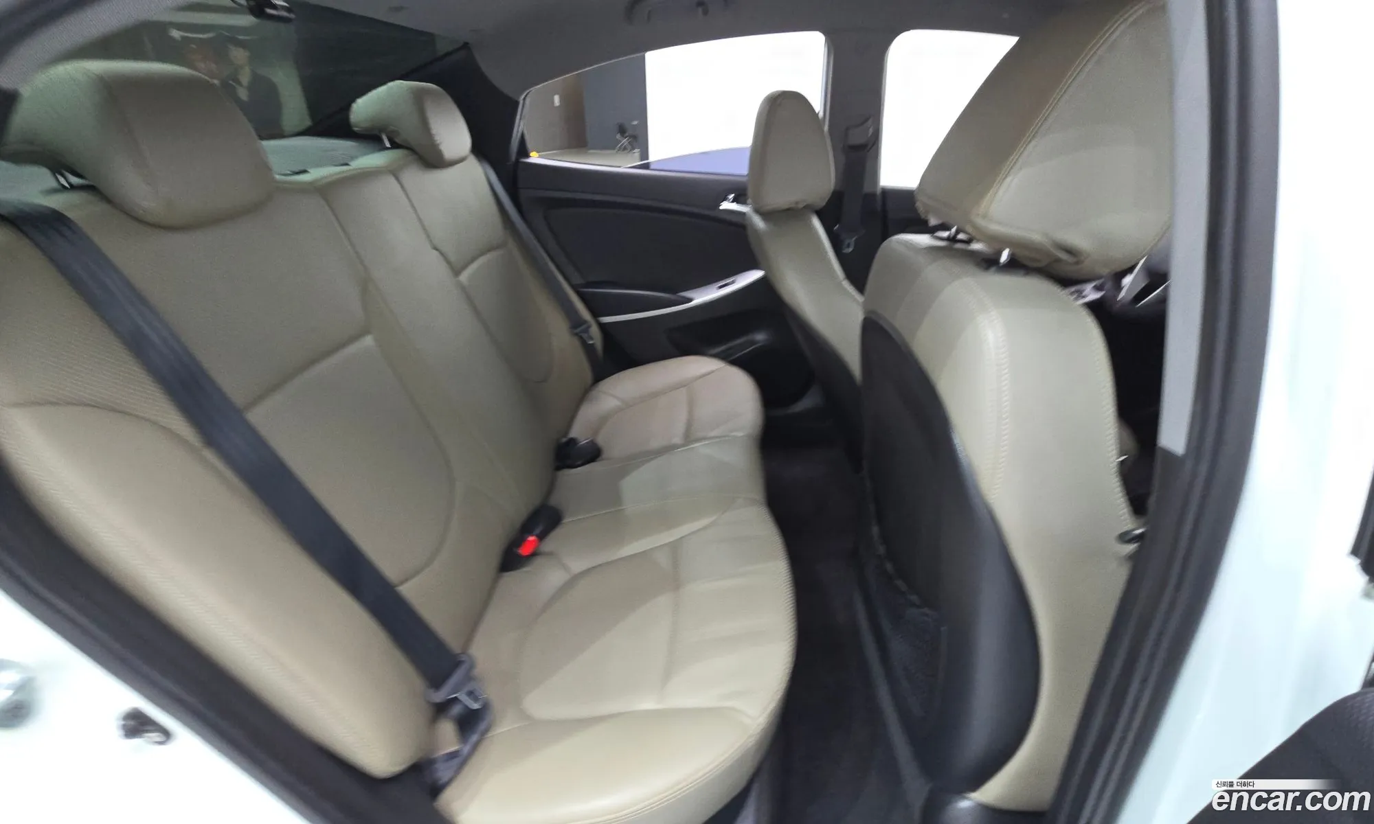 Hyundai Accent 2012 — 5