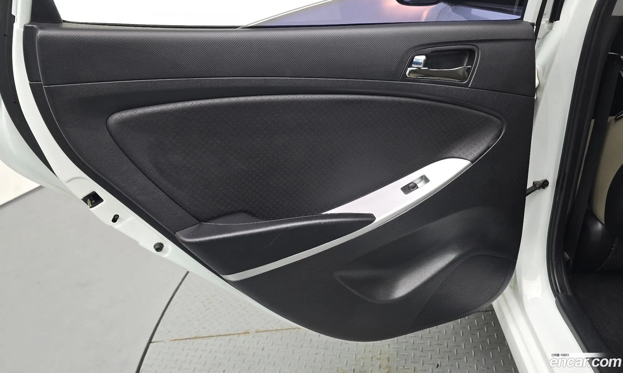 Hyundai Accent 2012 — 27