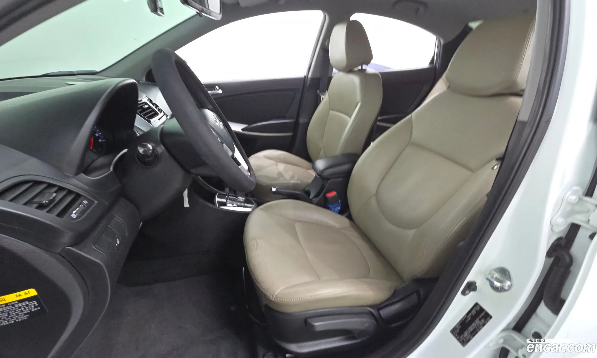 Hyundai Accent 2012 — 17