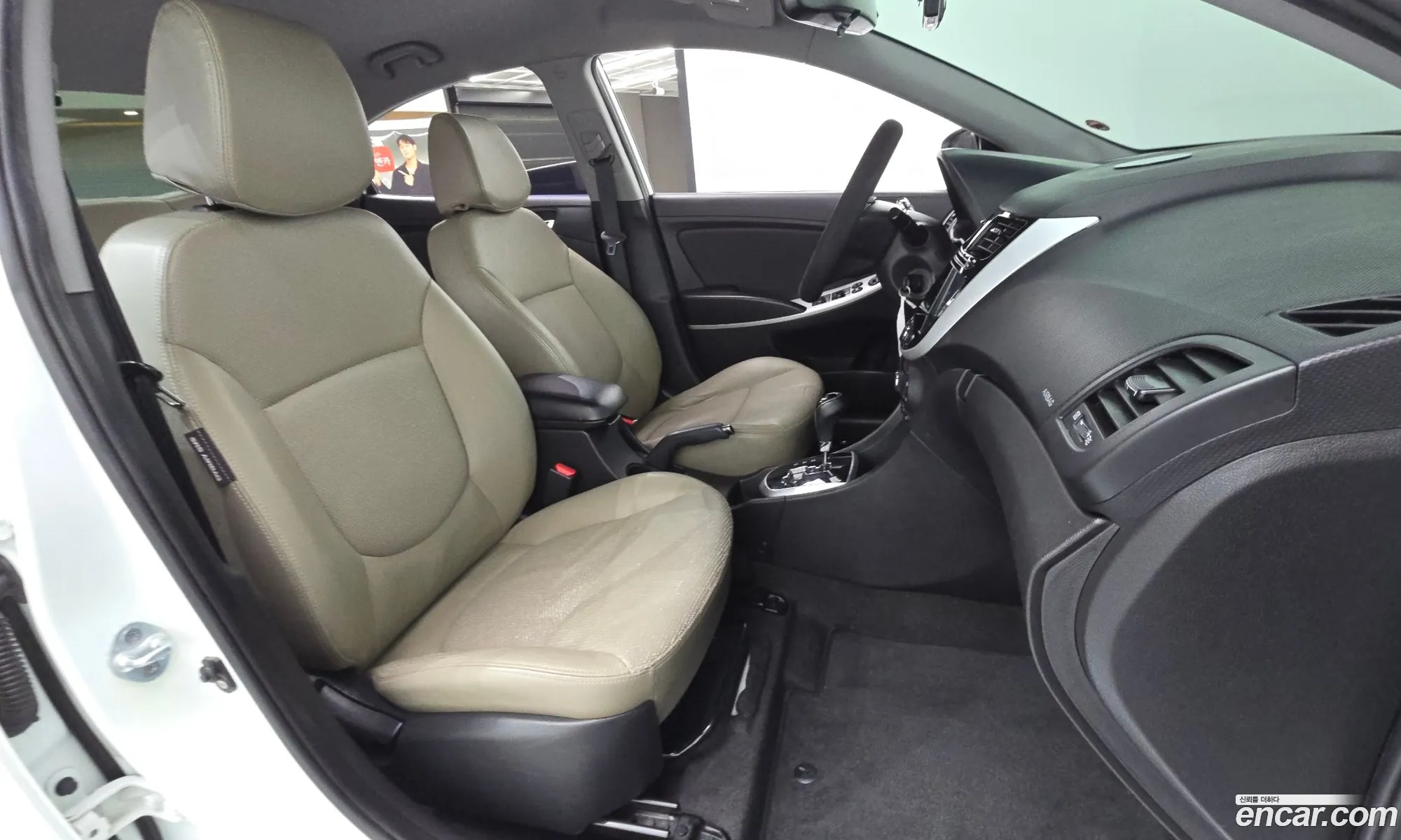 Hyundai Accent 2012 — 4