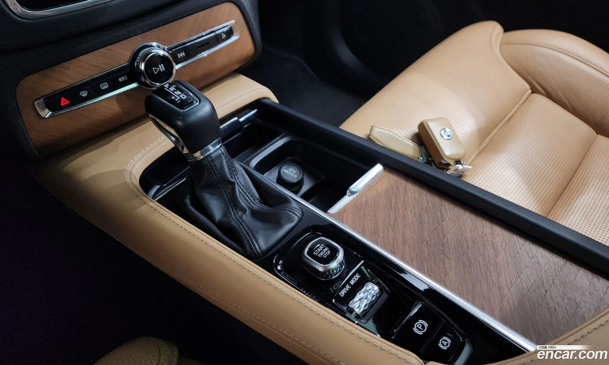 Volvo XC90 2019 YV1LFA22CK1479073 — 14