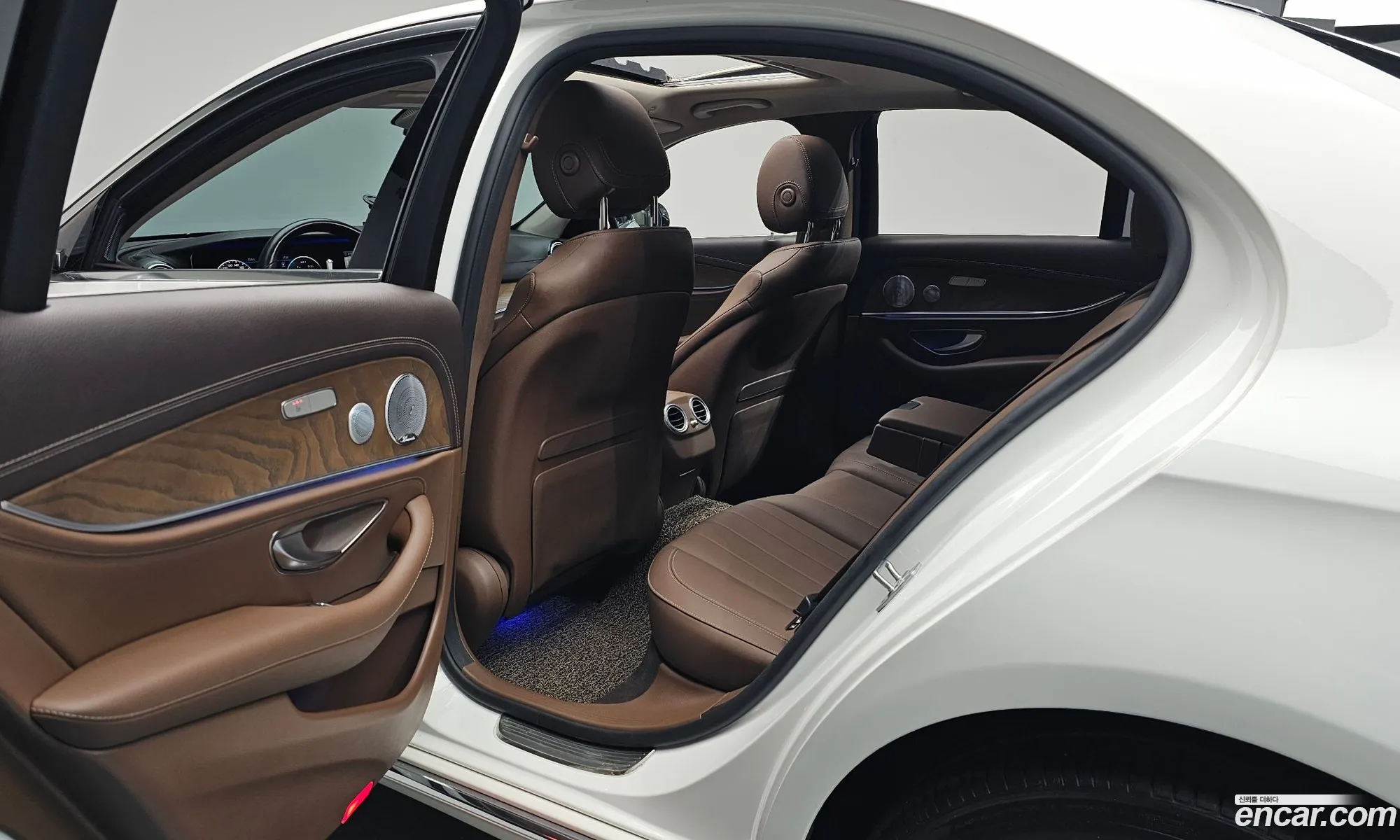 Mercedes-Benz E-Class W213 2018 — 12