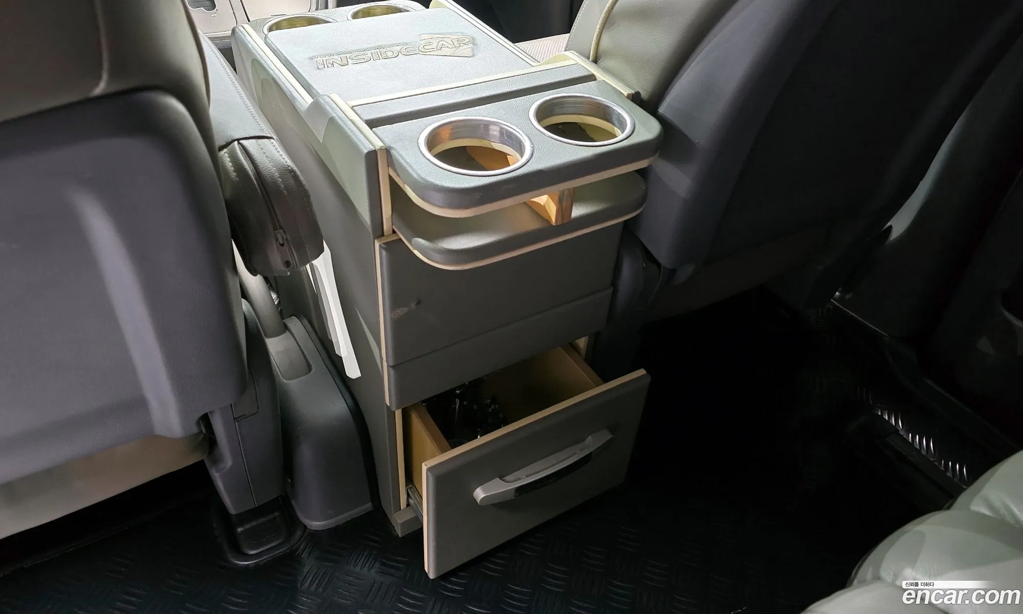 Hyundai Grand Starex 2012 — 23