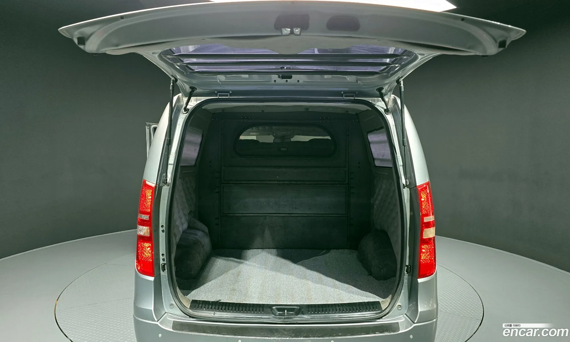 Hyundai Grand Starex 2012 — 26