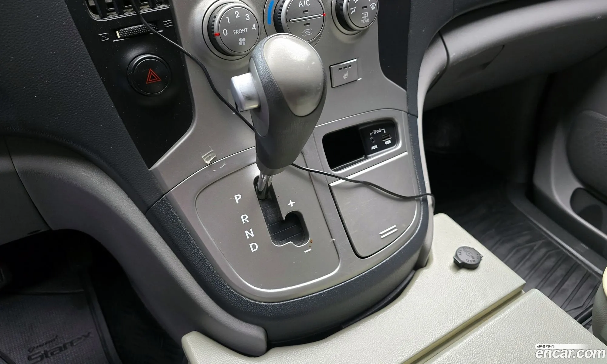 Hyundai Grand Starex 2012 — 28