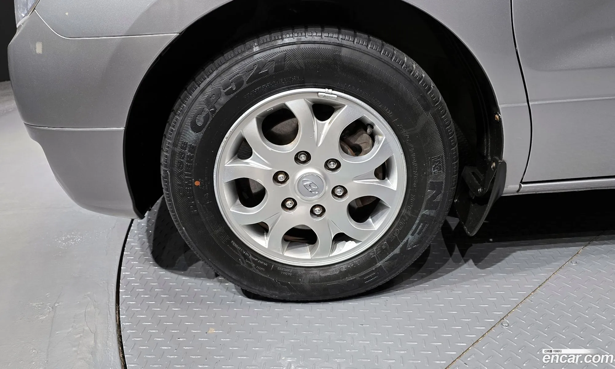 Hyundai Grand Starex 2012 — 17